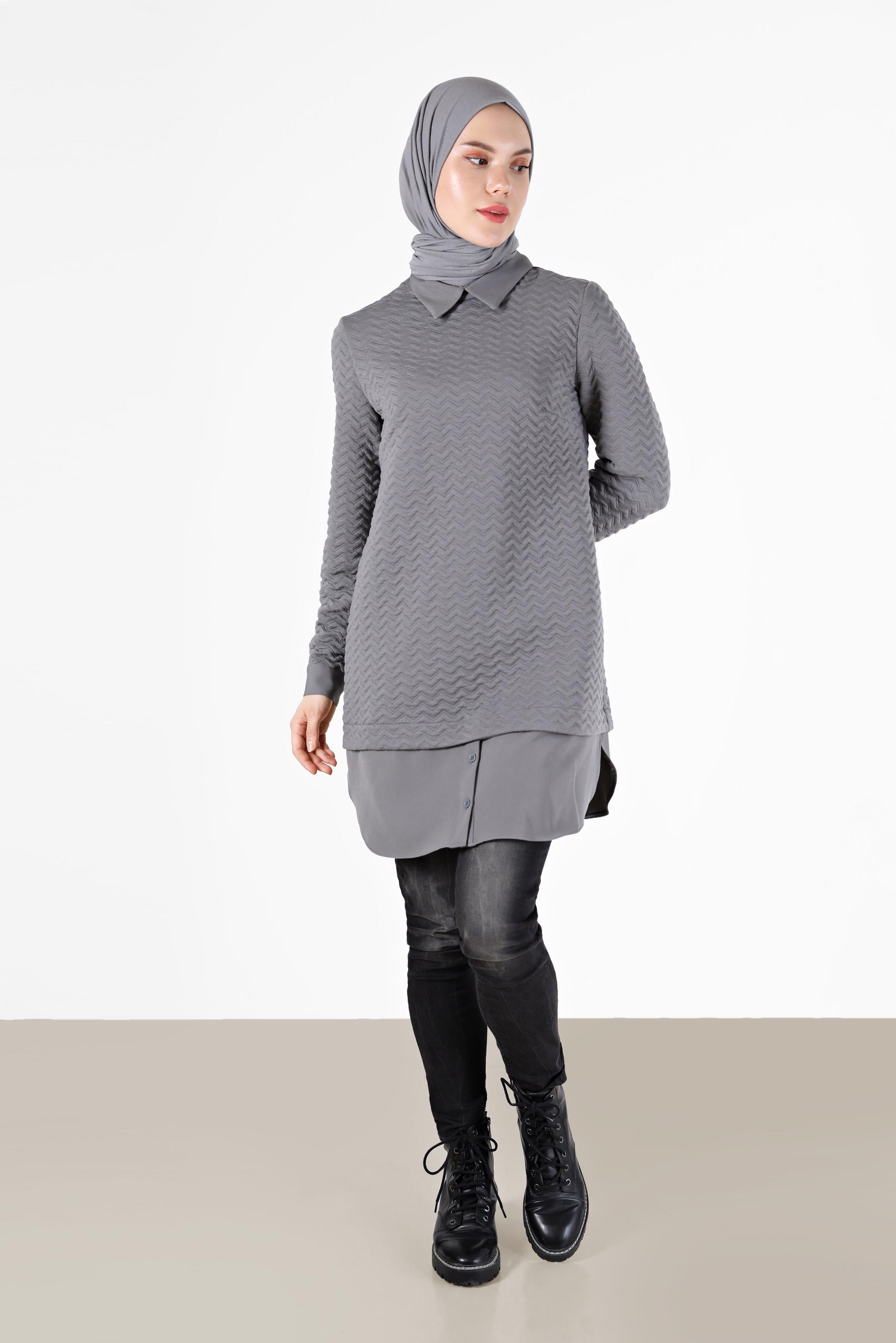 Tesettür giyim GRİ GÖMLEK PARÇA DETAYLI KENDİNDEN DESENLİ TUNİK 42318 