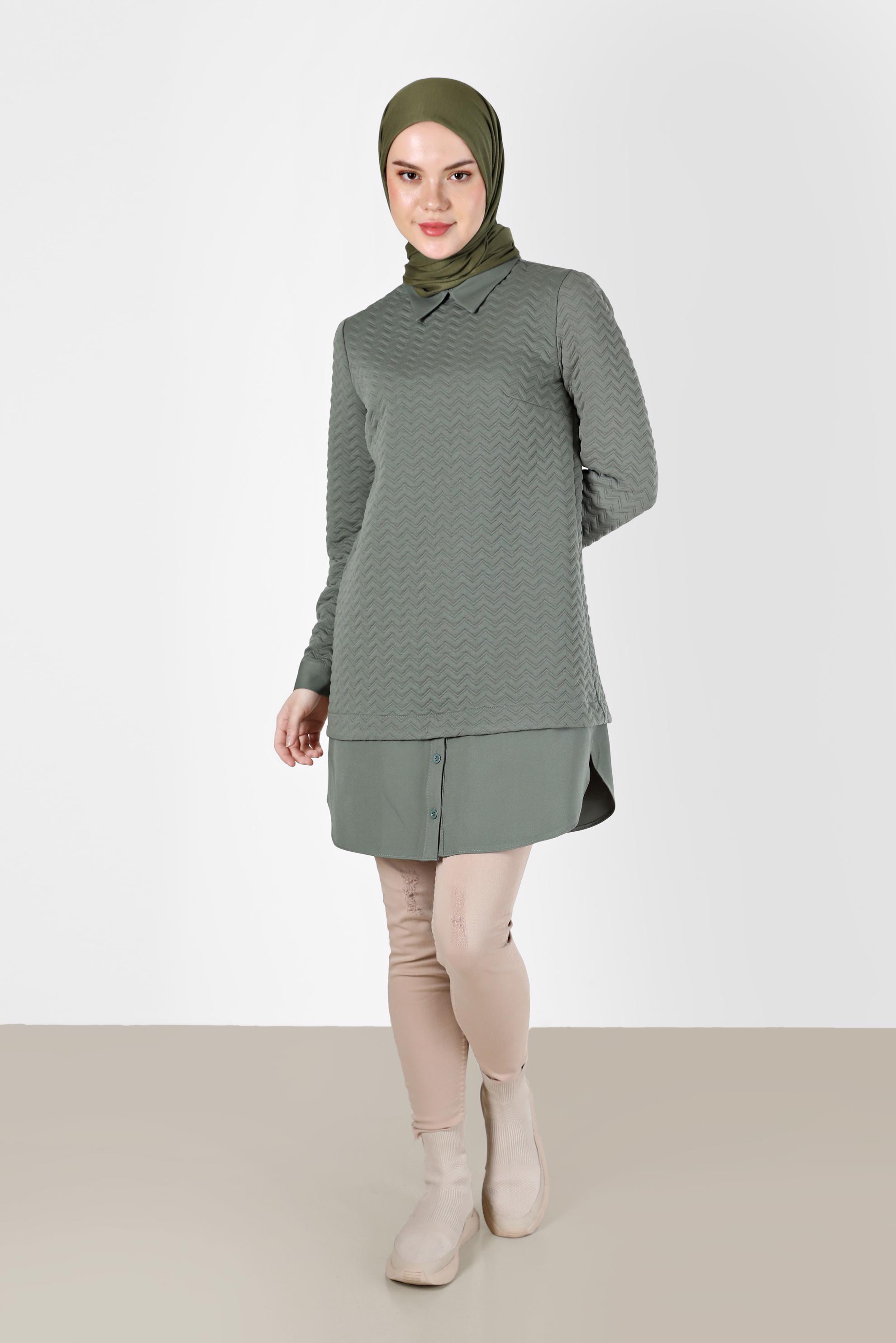 Tesettür giyim HAKİ GÖMLEK PARÇA DETAYLI KENDİNDEN DESENLİ TUNİK 42318 