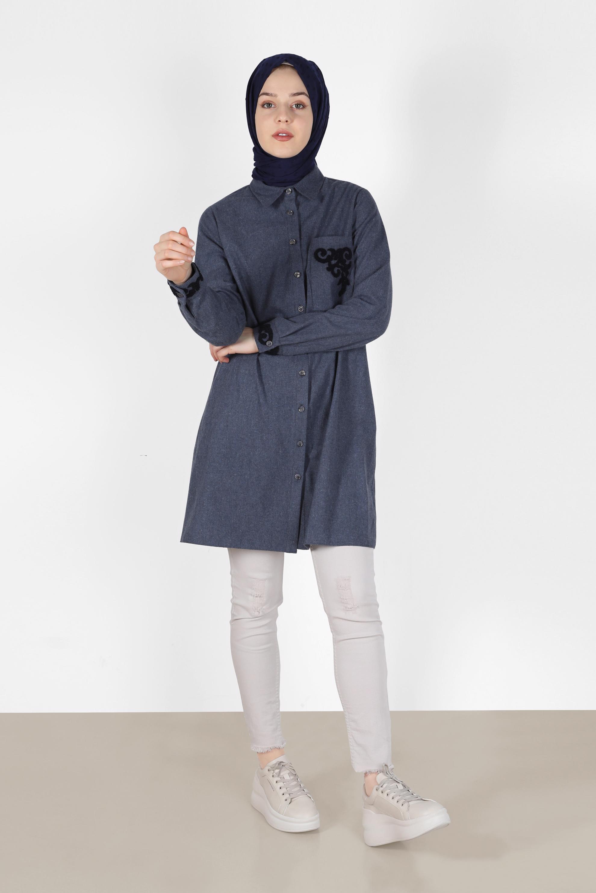 Tesettür giyim LACİVERT İŞLEME DETAYLI CEPLİ DÜĞMELİ TUNİK 42321	