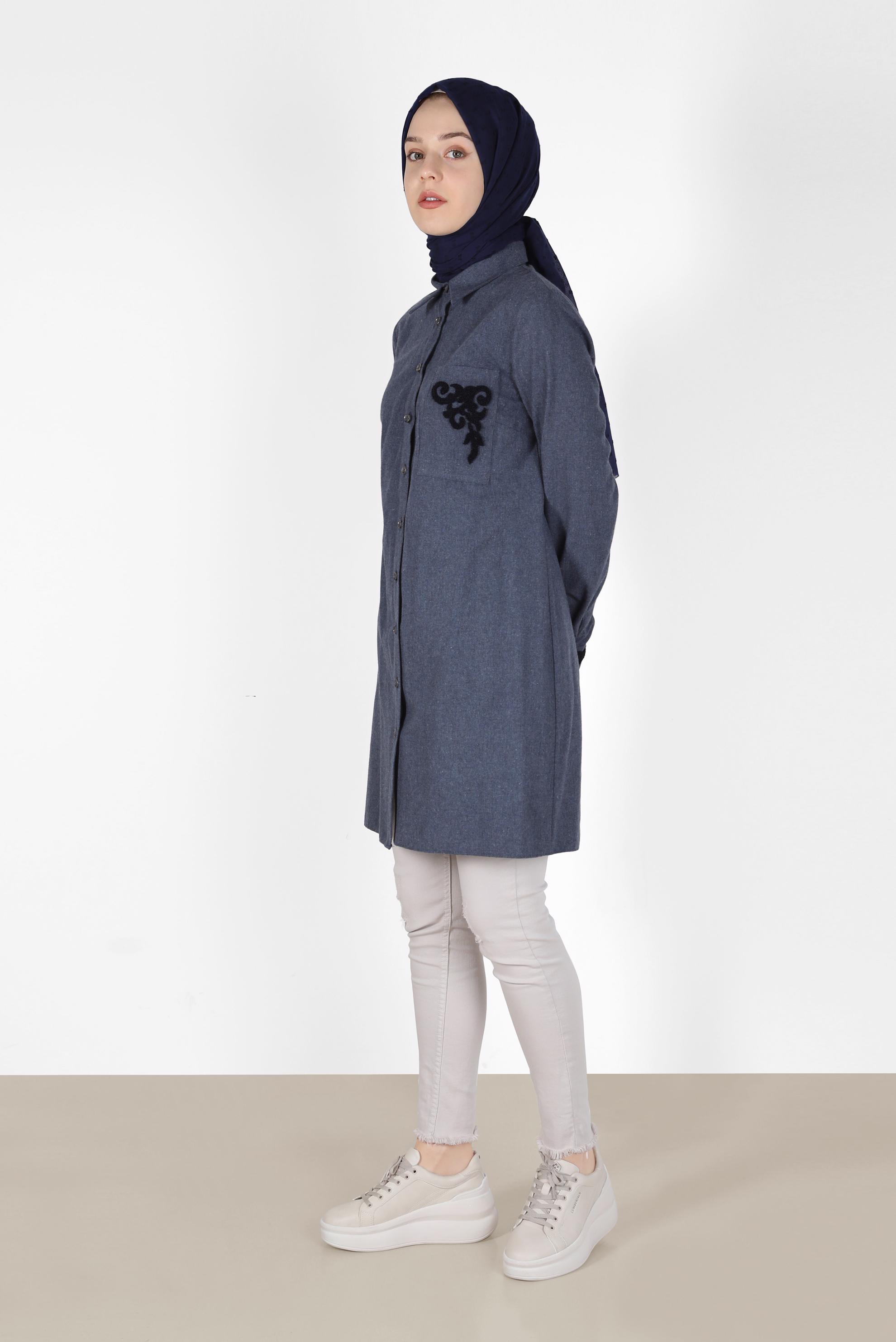 Tesettür giyim LACİVERT İŞLEME DETAYLI CEPLİ DÜĞMELİ TUNİK 42321	