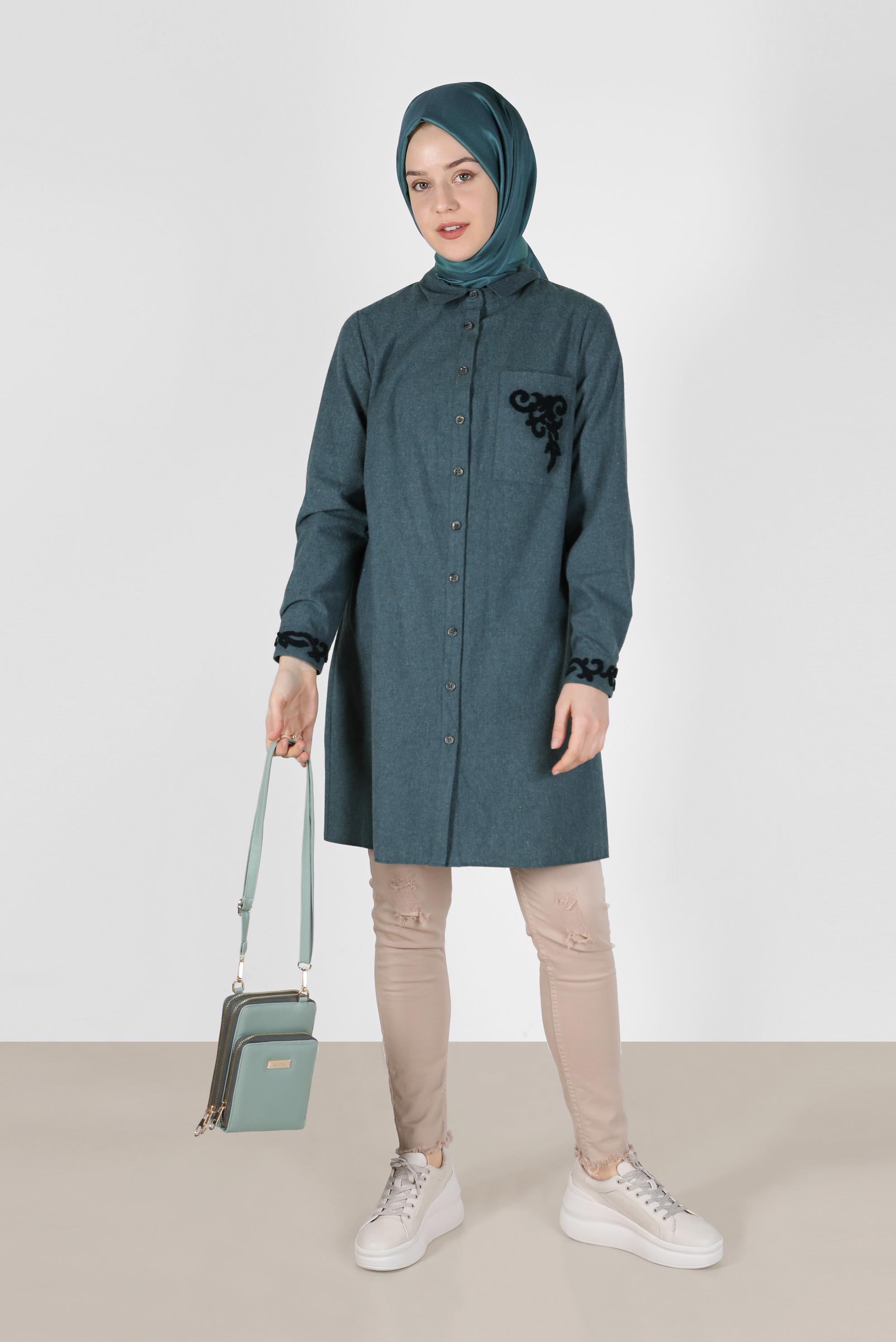 Tesettür giyim LACİVERT İŞLEME DETAYLI CEPLİ DÜĞMELİ TUNİK 42321	