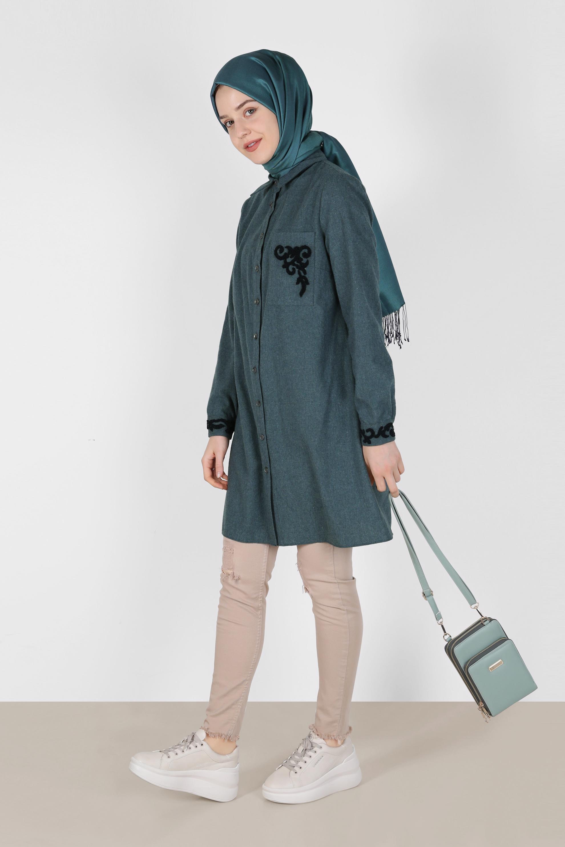 Tesettür giyim LACİVERT İŞLEME DETAYLI CEPLİ DÜĞMELİ TUNİK 42321	