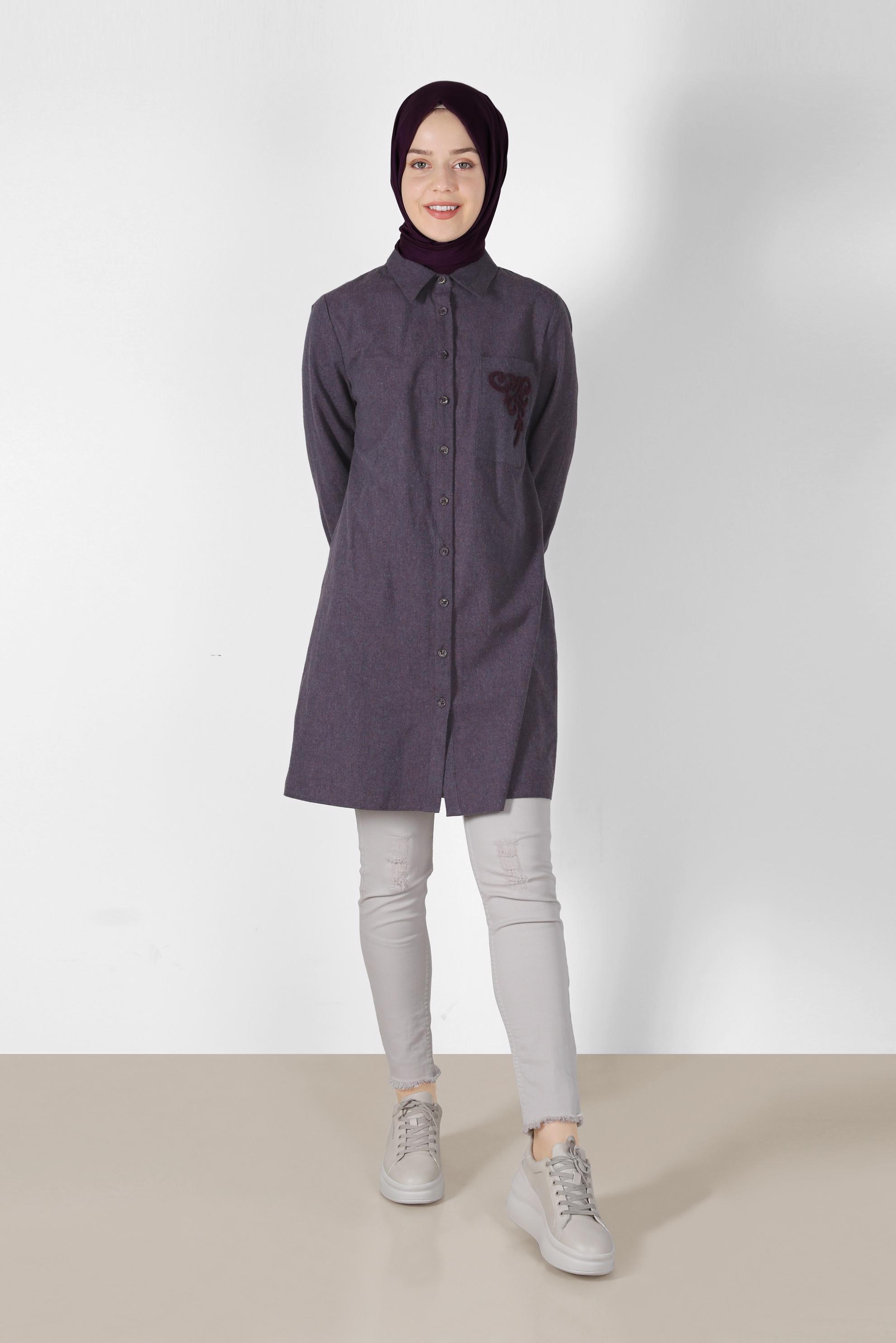 Tesettür giyim LACİVERT İŞLEME DETAYLI CEPLİ DÜĞMELİ TUNİK 42321	