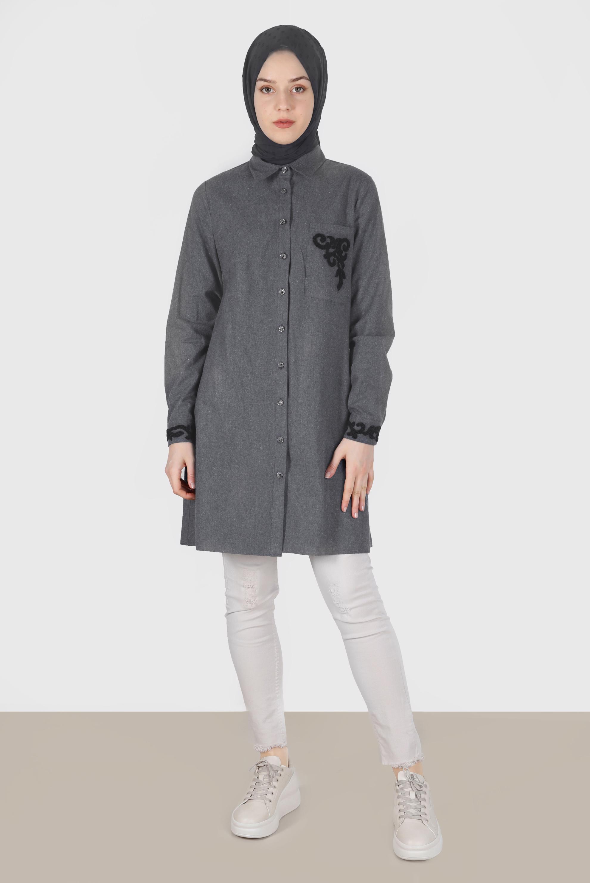Tesettür giyim GRİ İŞLEME DETAYLI CEPLİ DÜĞMELİ TUNİK 42321	