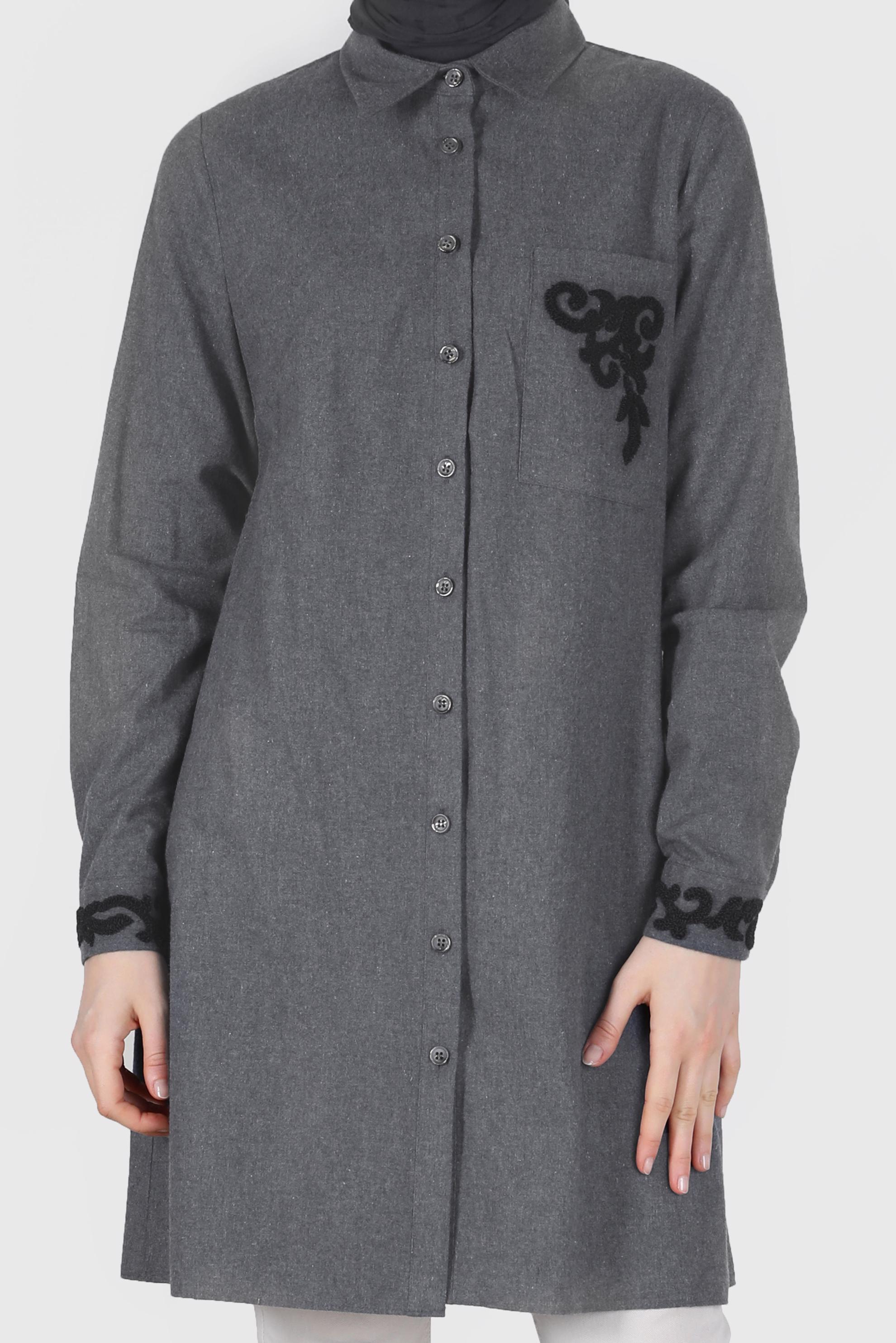 Tesettür giyim GRİ İŞLEME DETAYLI CEPLİ DÜĞMELİ TUNİK 42321	