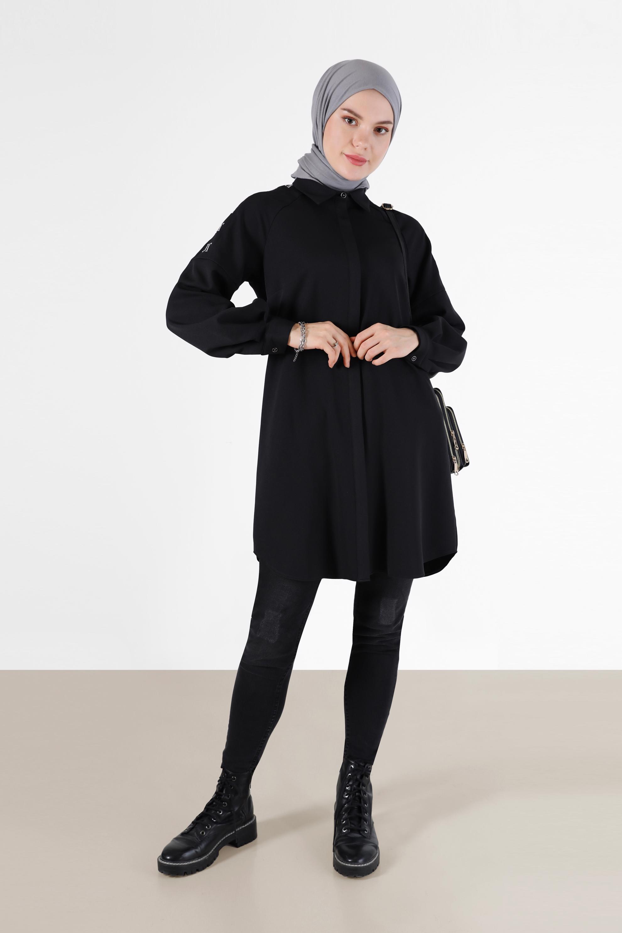 Tesettür giyim SİYAH NAKIŞ DETAYLI GİZLİ DÜĞMELİ TUNİK 42323 