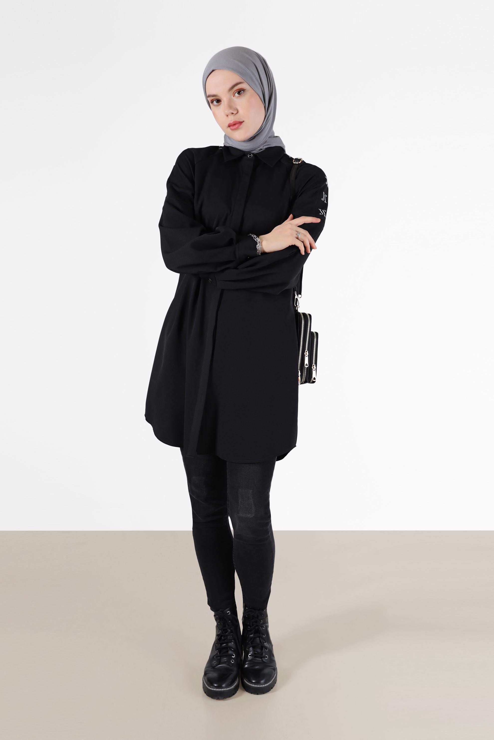 Tesettür giyim SİYAH NAKIŞ DETAYLI GİZLİ DÜĞMELİ TUNİK 42323 