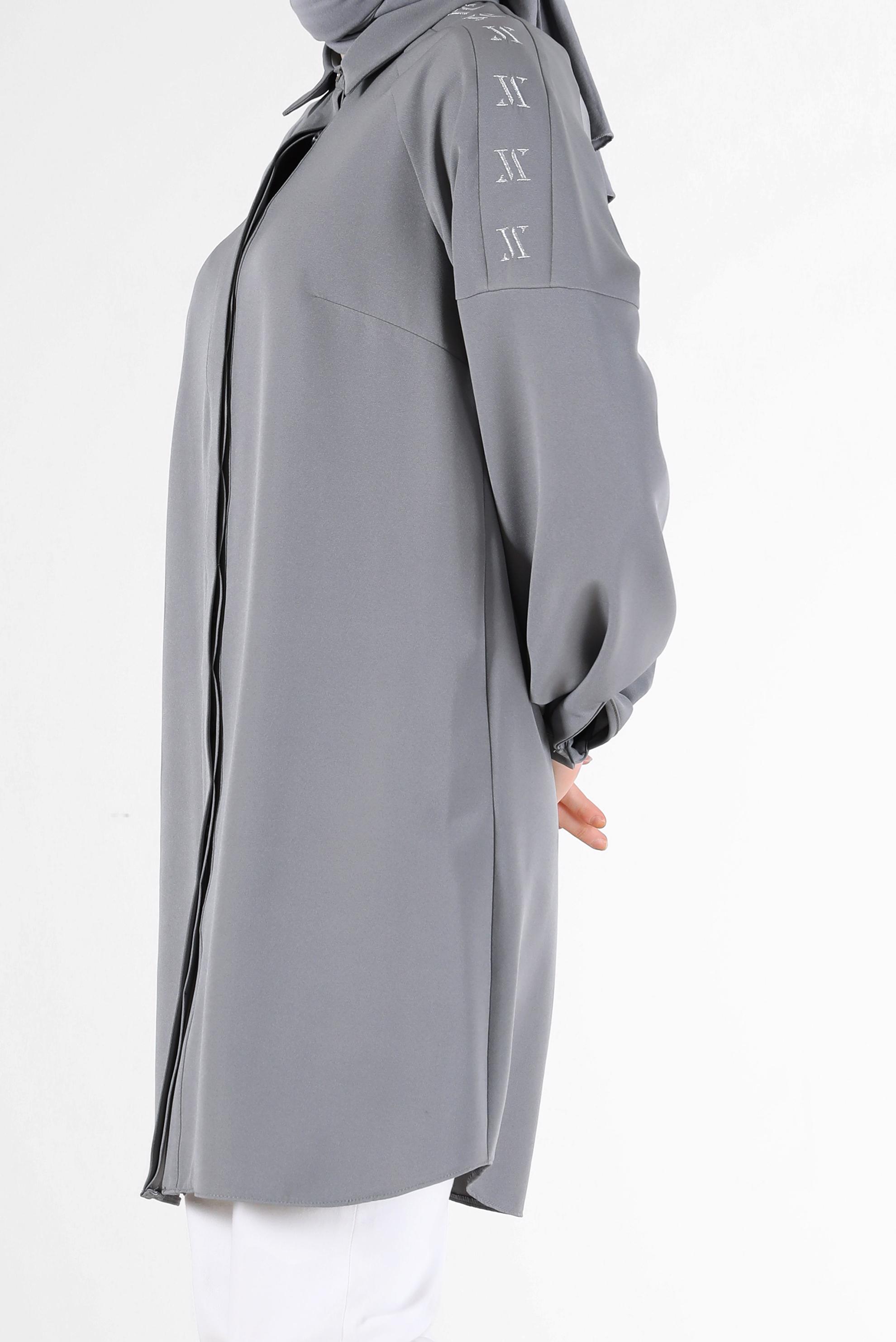 Tesettür giyim GRİ NAKIŞ DETAYLI GİZLİ DÜĞMELİ TUNİK 42323 