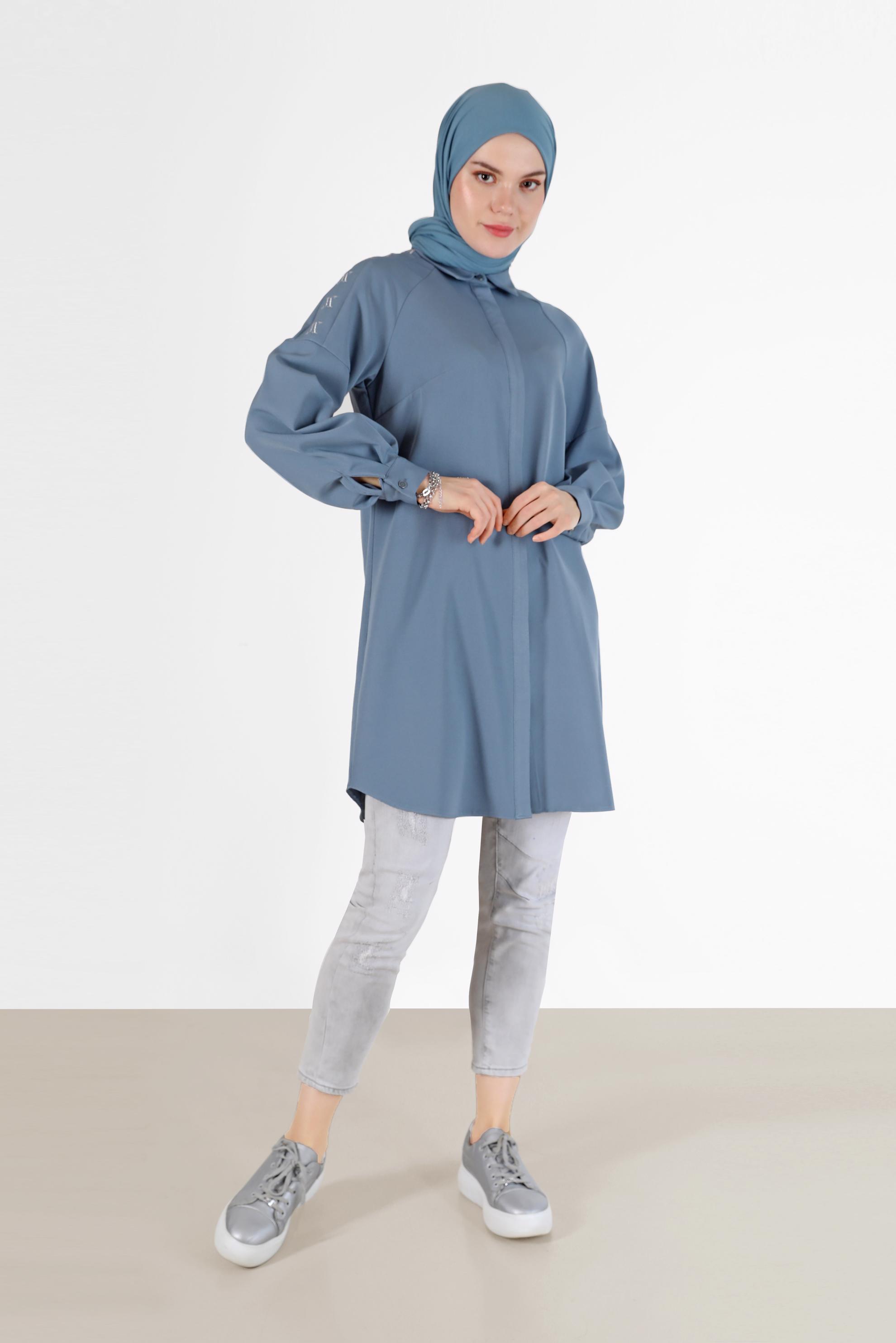 Tesettür giyim MAVİ NAKIŞ DETAYLI GİZLİ DÜĞMELİ TUNİK 42323 