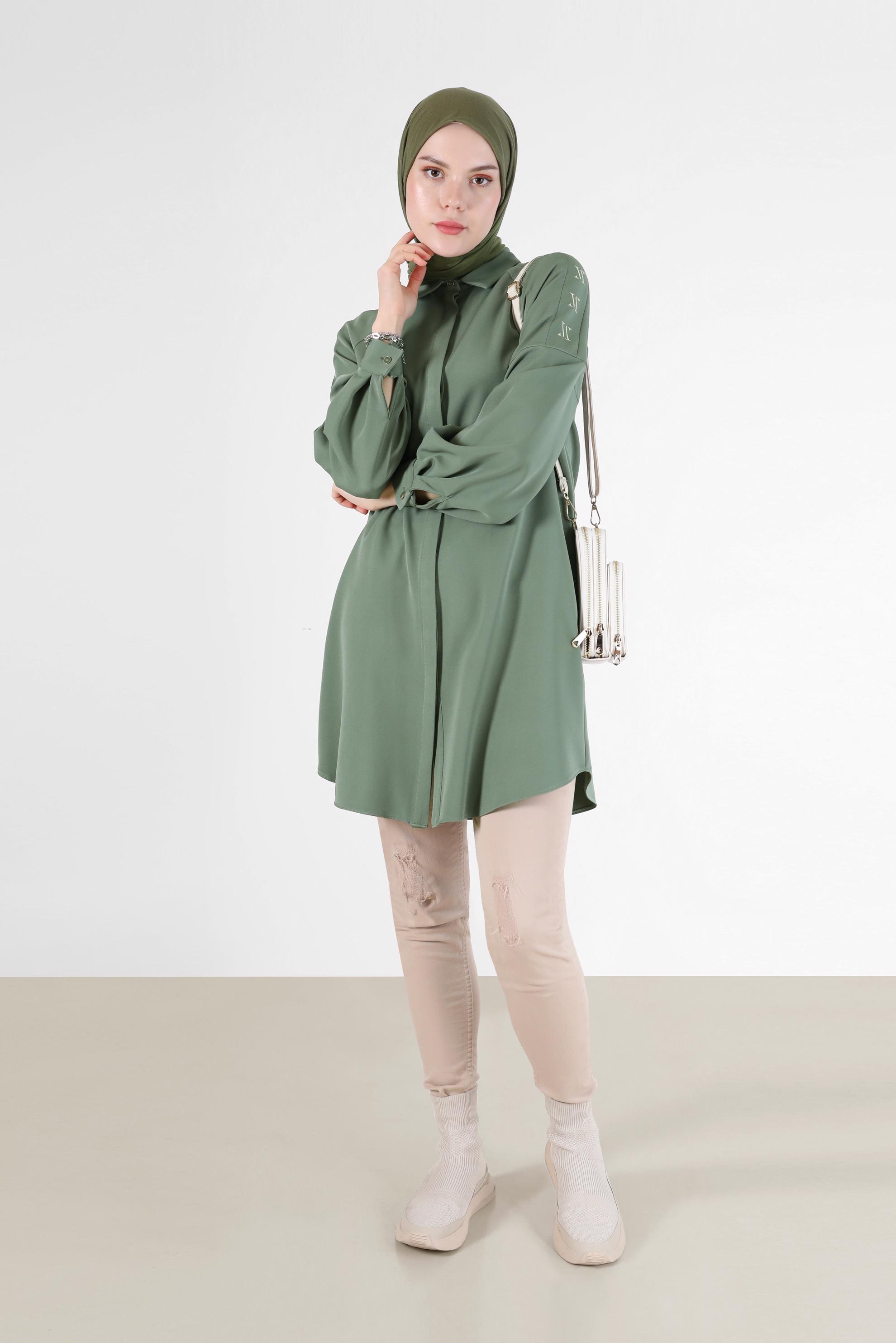 Tesettür giyim YEŞİL NAKIŞ DETAYLI GİZLİ DÜĞMELİ TUNİK 42323 