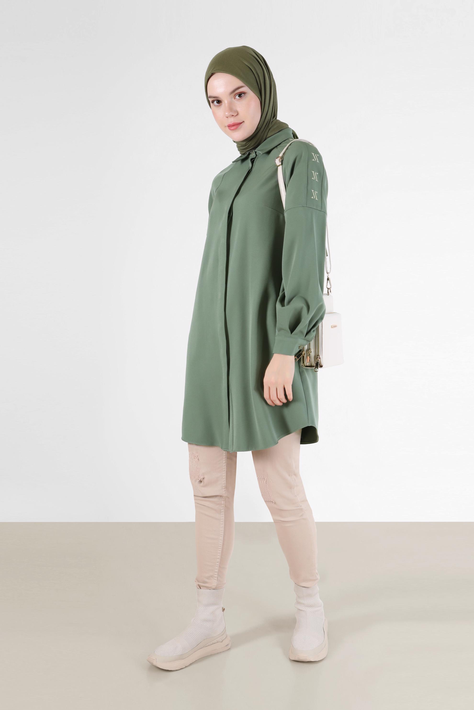 Tesettür giyim YEŞİL NAKIŞ DETAYLI GİZLİ DÜĞMELİ TUNİK 42323 