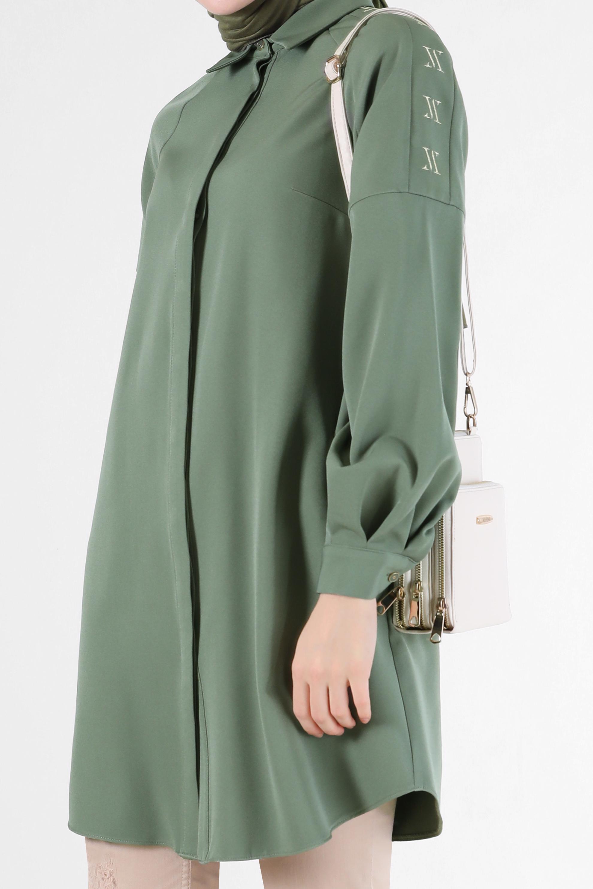 Tesettür giyim YEŞİL NAKIŞ DETAYLI GİZLİ DÜĞMELİ TUNİK 42323 