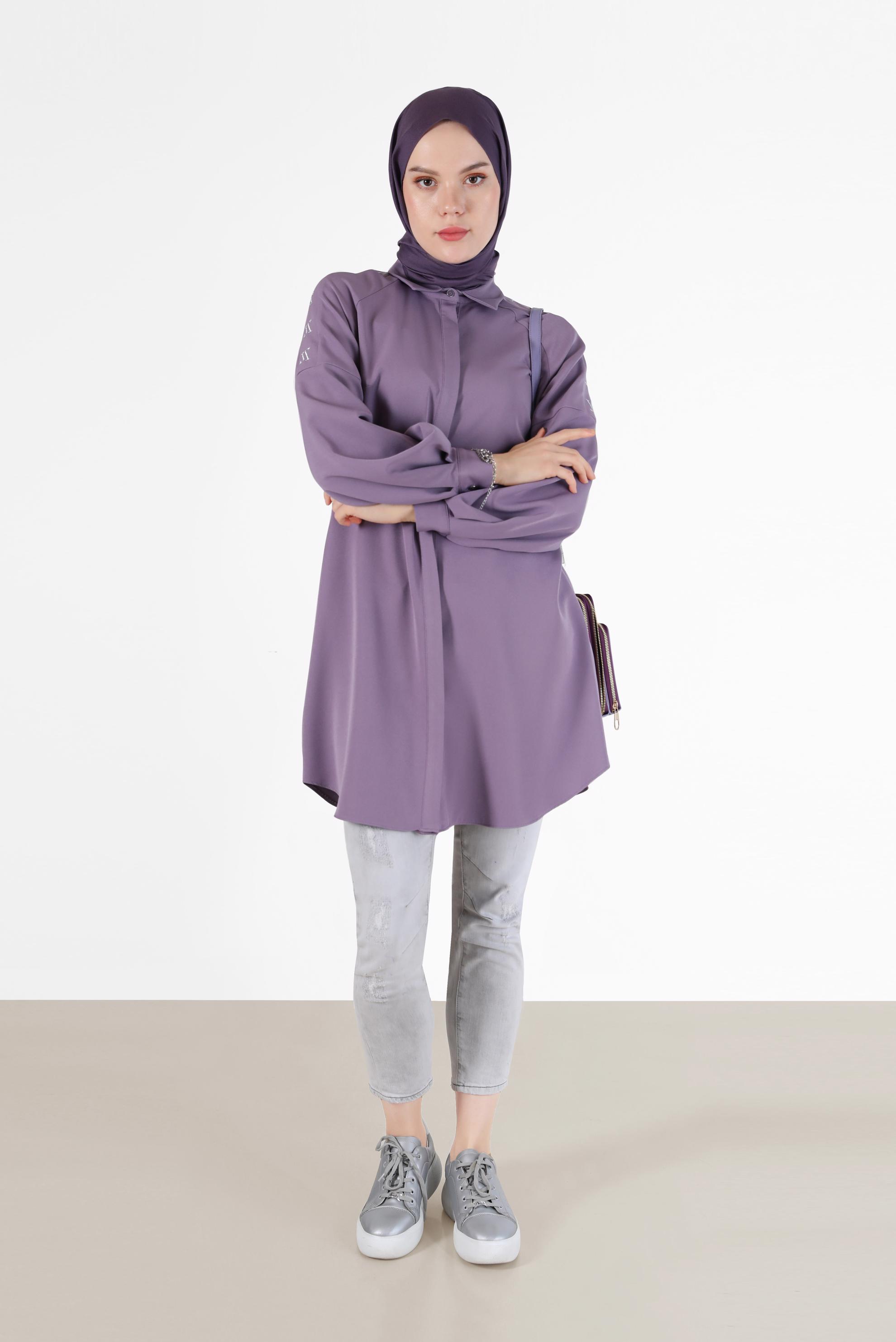 Tesettür giyim MOR NAKIŞ DETAYLI GİZLİ DÜĞMELİ TUNİK 42323 