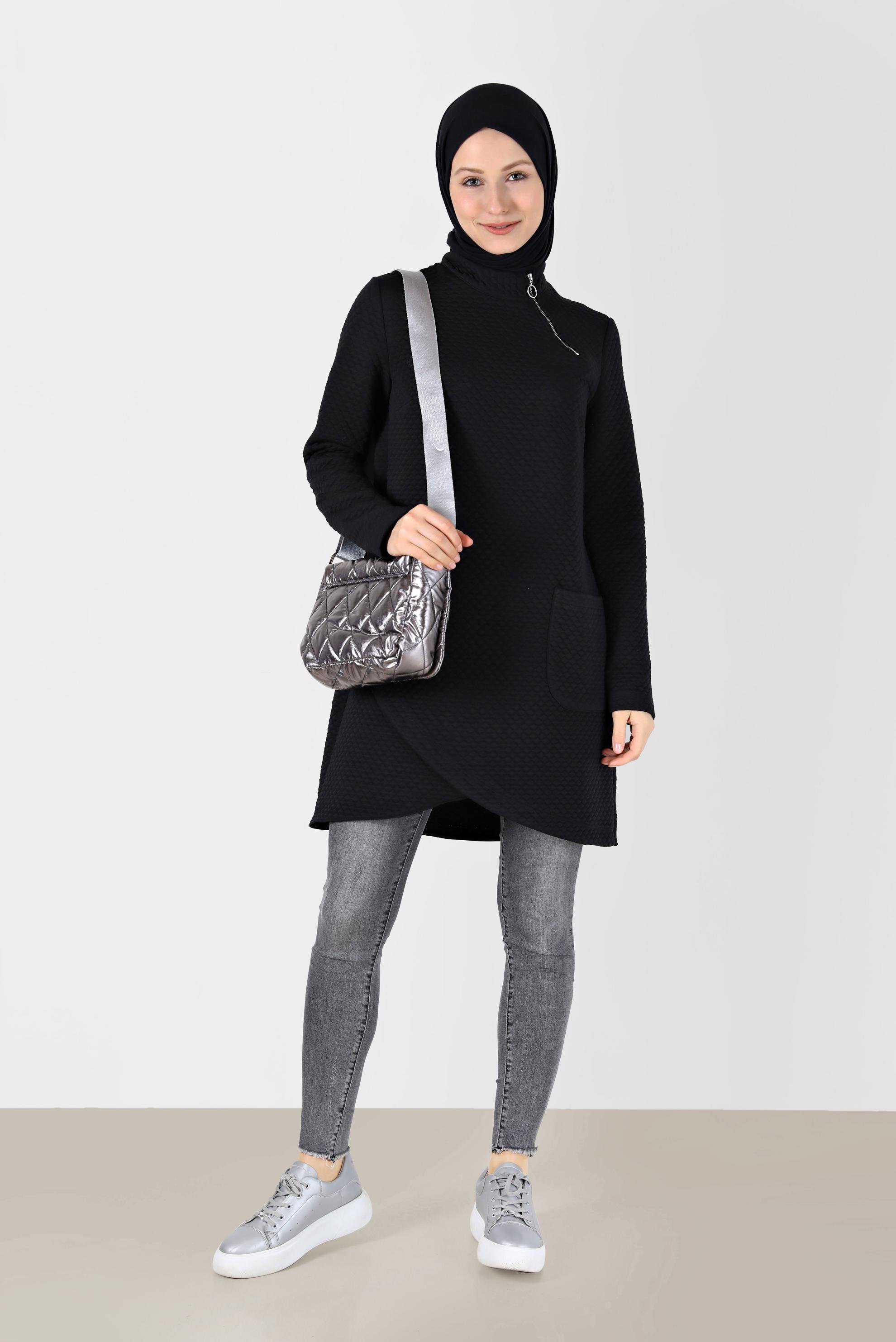 Tesettür giyim SİYAH ASİMETRİK KESİM KENDİNDEN DESENLİ FERMUAR DETAYLI TUNİK 42352 