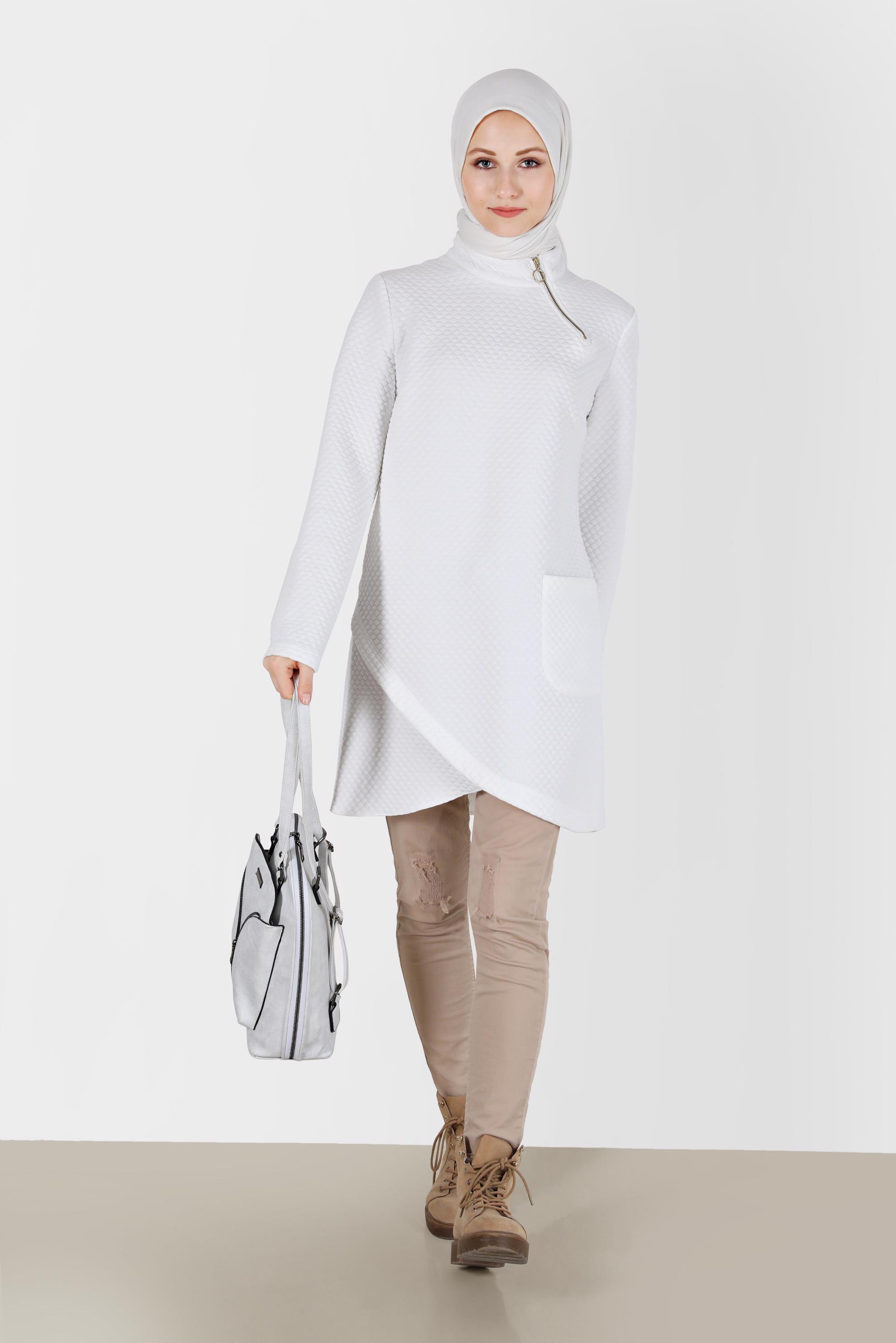 Tesettür giyim BEYAZ ASİMETRİK KESİM KENDİNDEN DESENLİ FERMUAR DETAYLI TUNİK 42352 