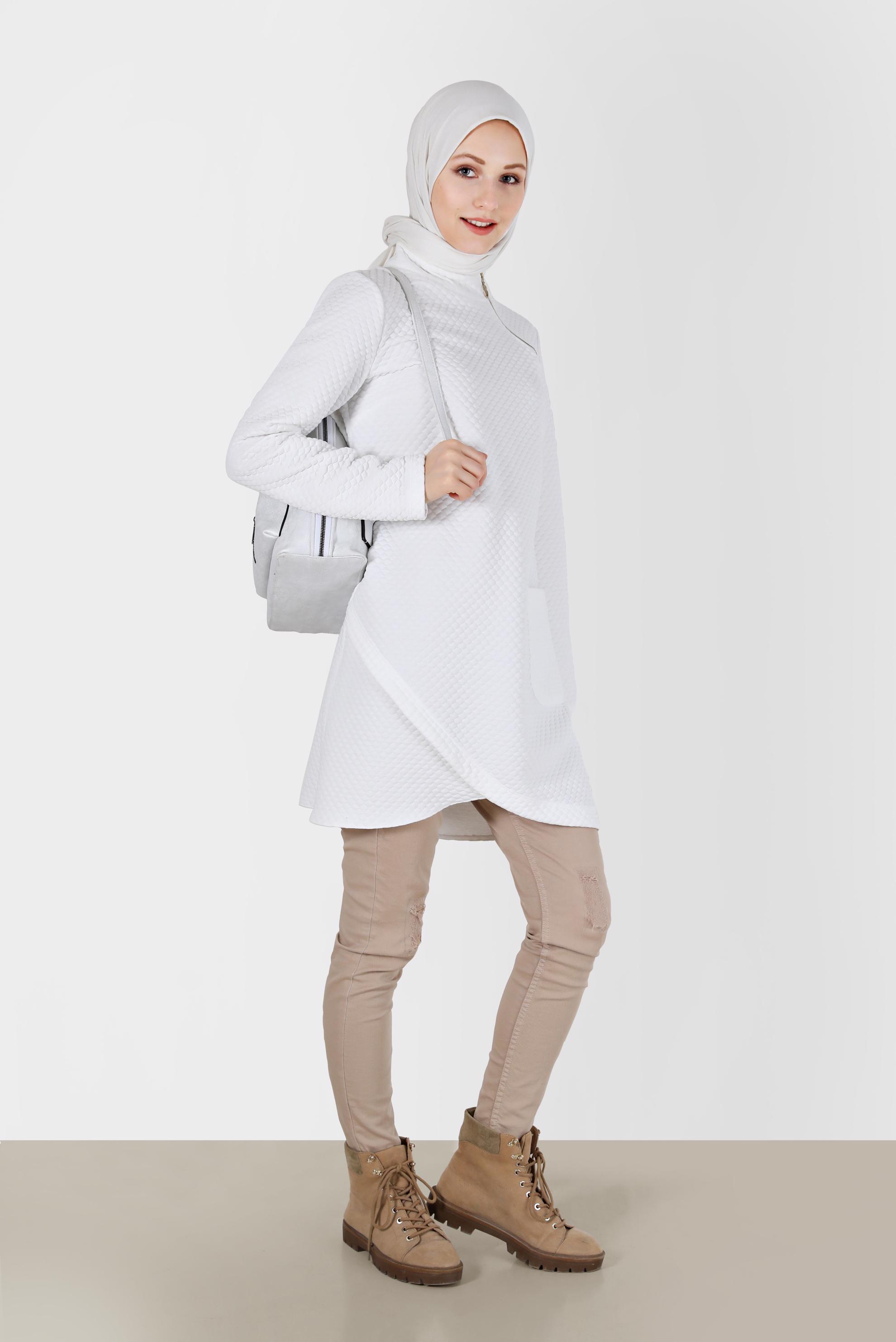 Tesettür giyim BEYAZ ASİMETRİK KESİM KENDİNDEN DESENLİ FERMUAR DETAYLI TUNİK 42352 