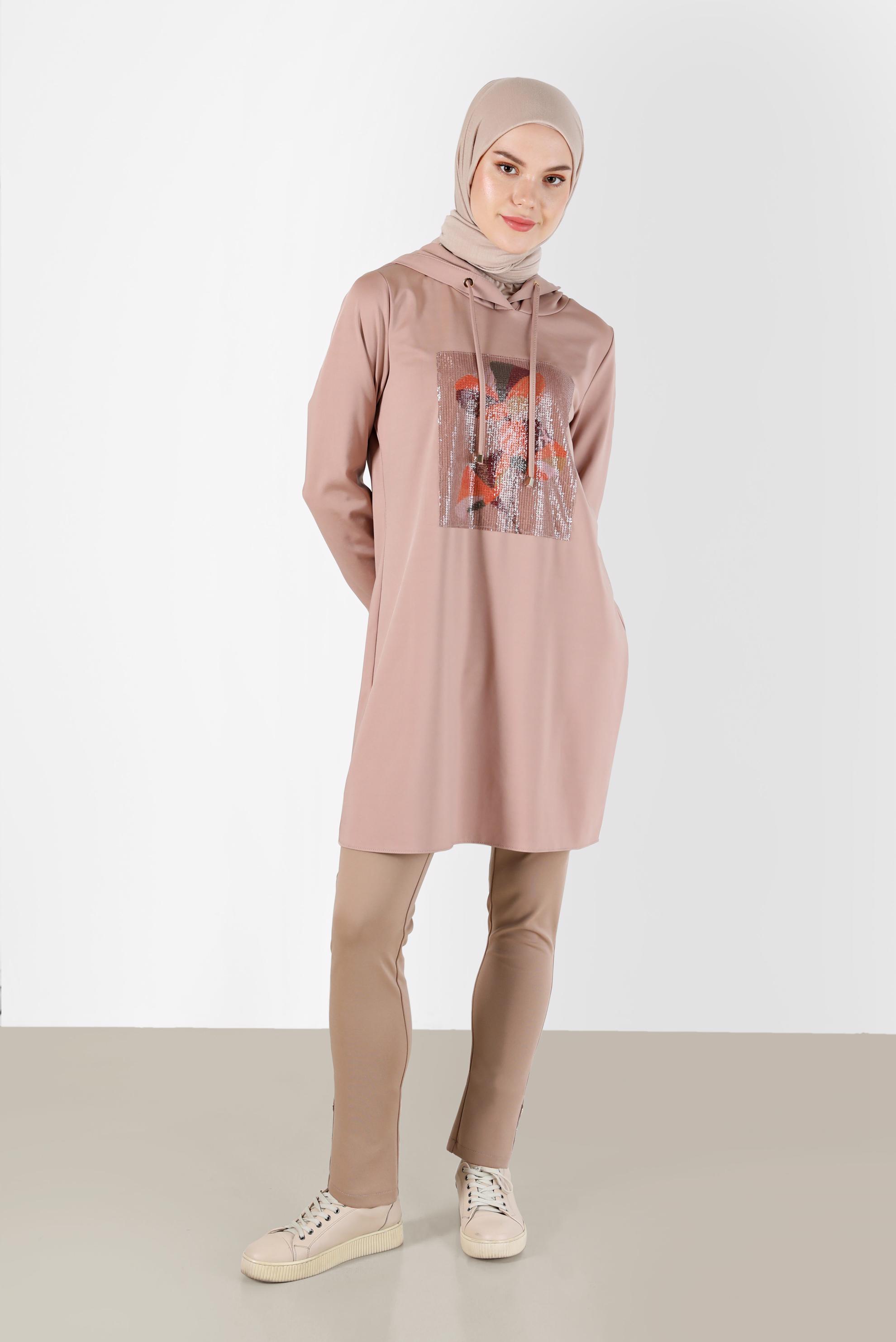 Tesettür giyim BEJ PUL İŞLEME DETAYLI KAPÜŞONLU TUNİK 42370 