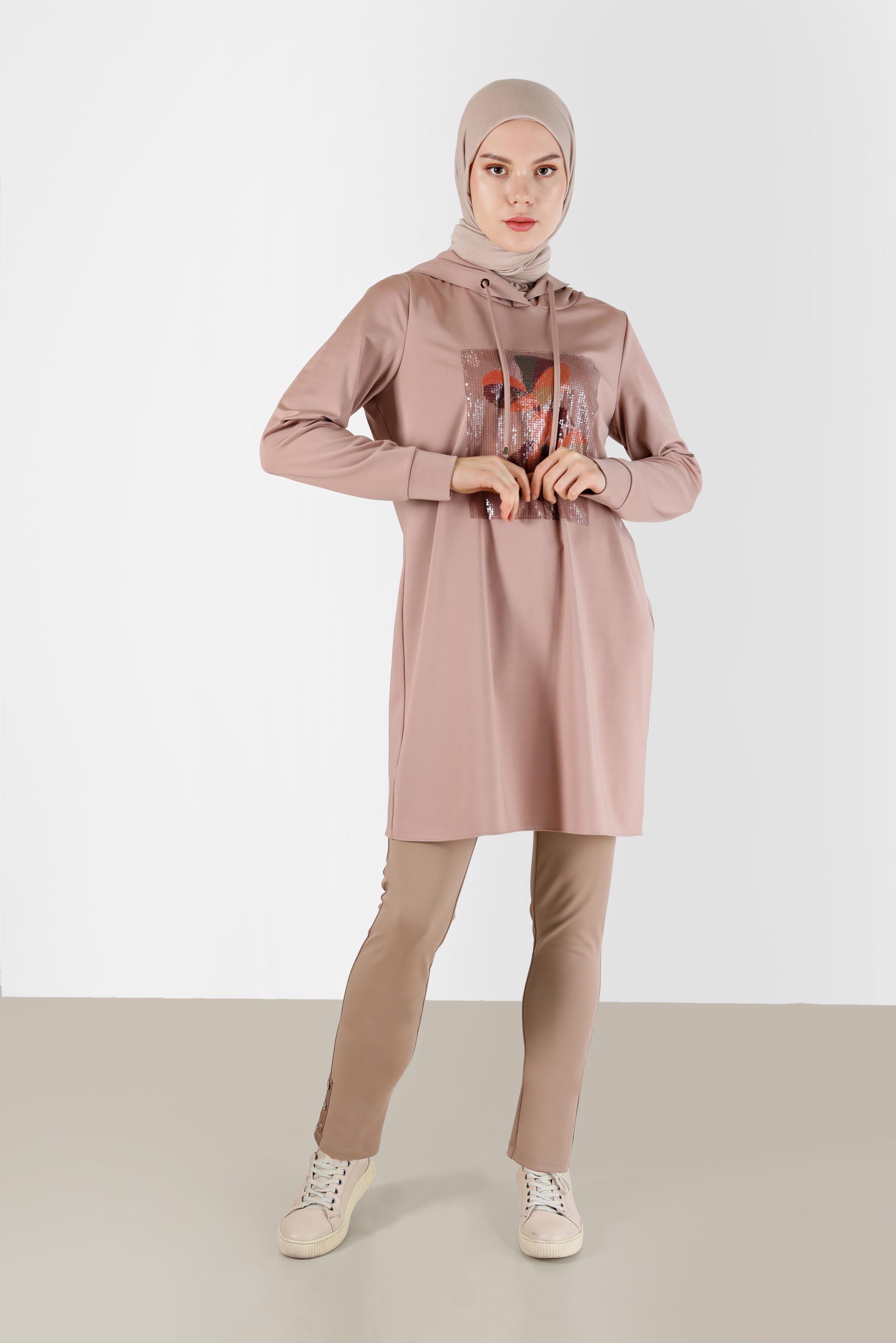 Tesettür giyim BEJ PUL İŞLEME DETAYLI KAPÜŞONLU TUNİK 42370 