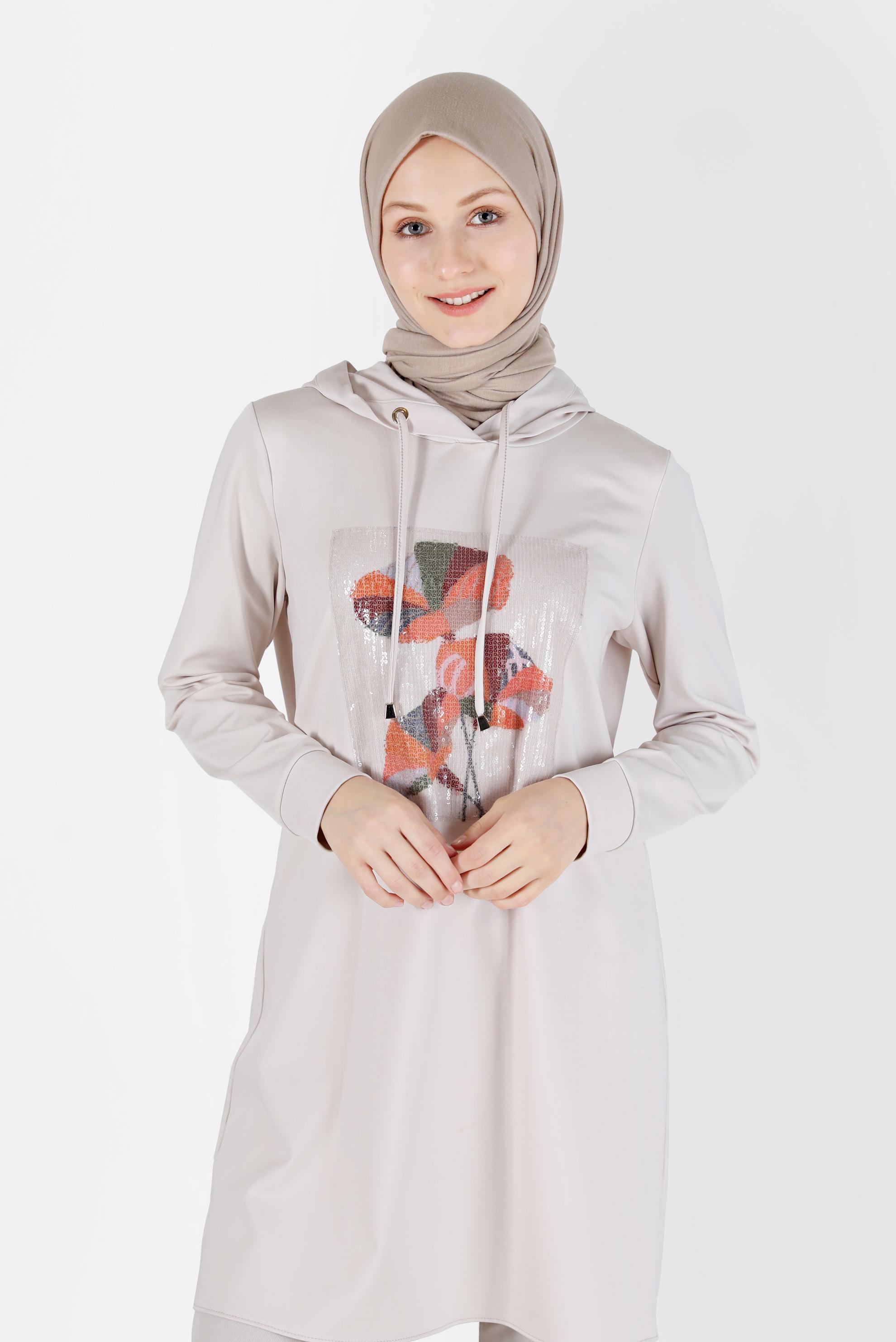 Tesettür giyim BEJ PUL İŞLEME DETAYLI KAPÜŞONLU TUNİK 42370 