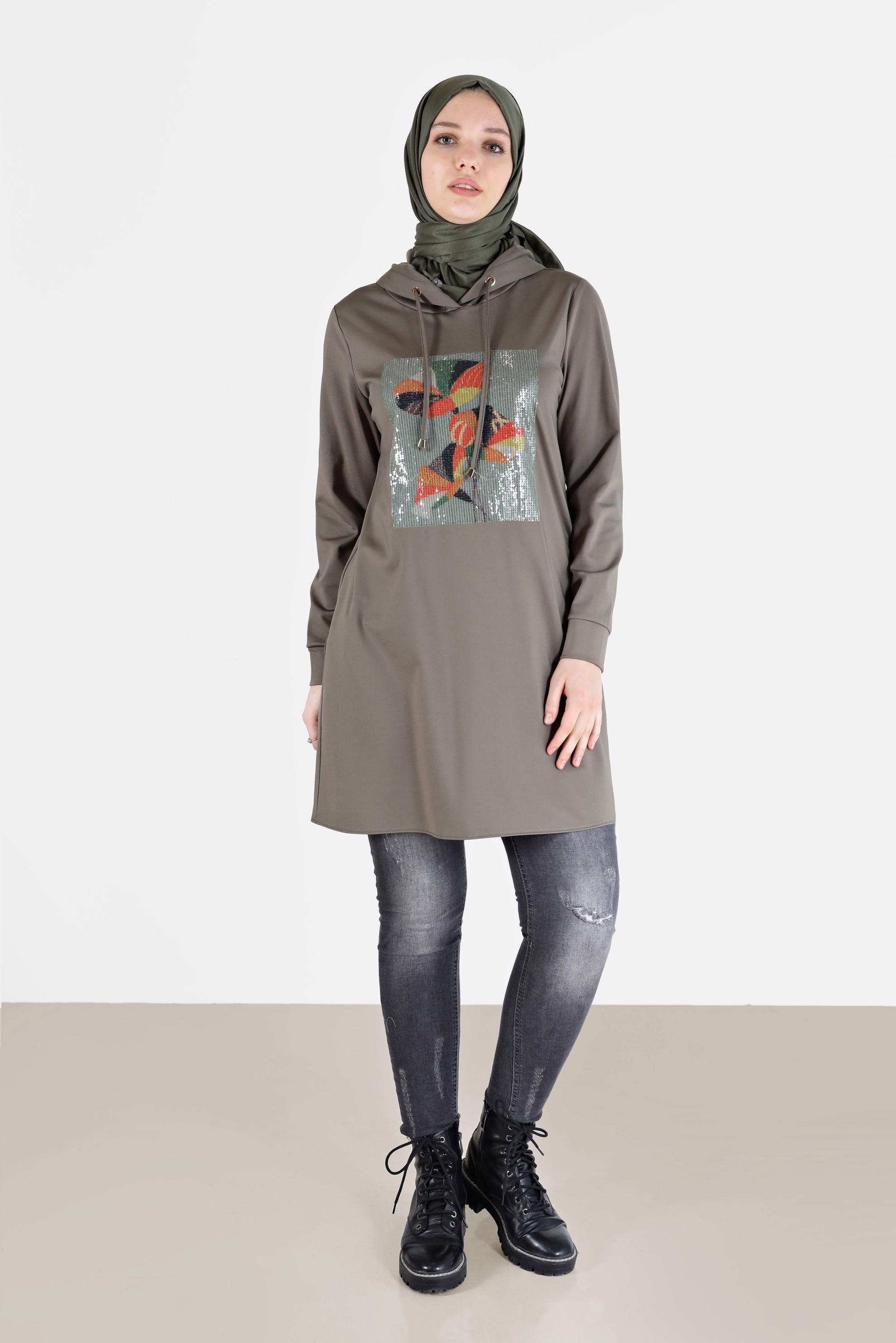 Tesettür giyim HAKİ PUL İŞLEME DETAYLI KAPÜŞONLU TUNİK 42370 