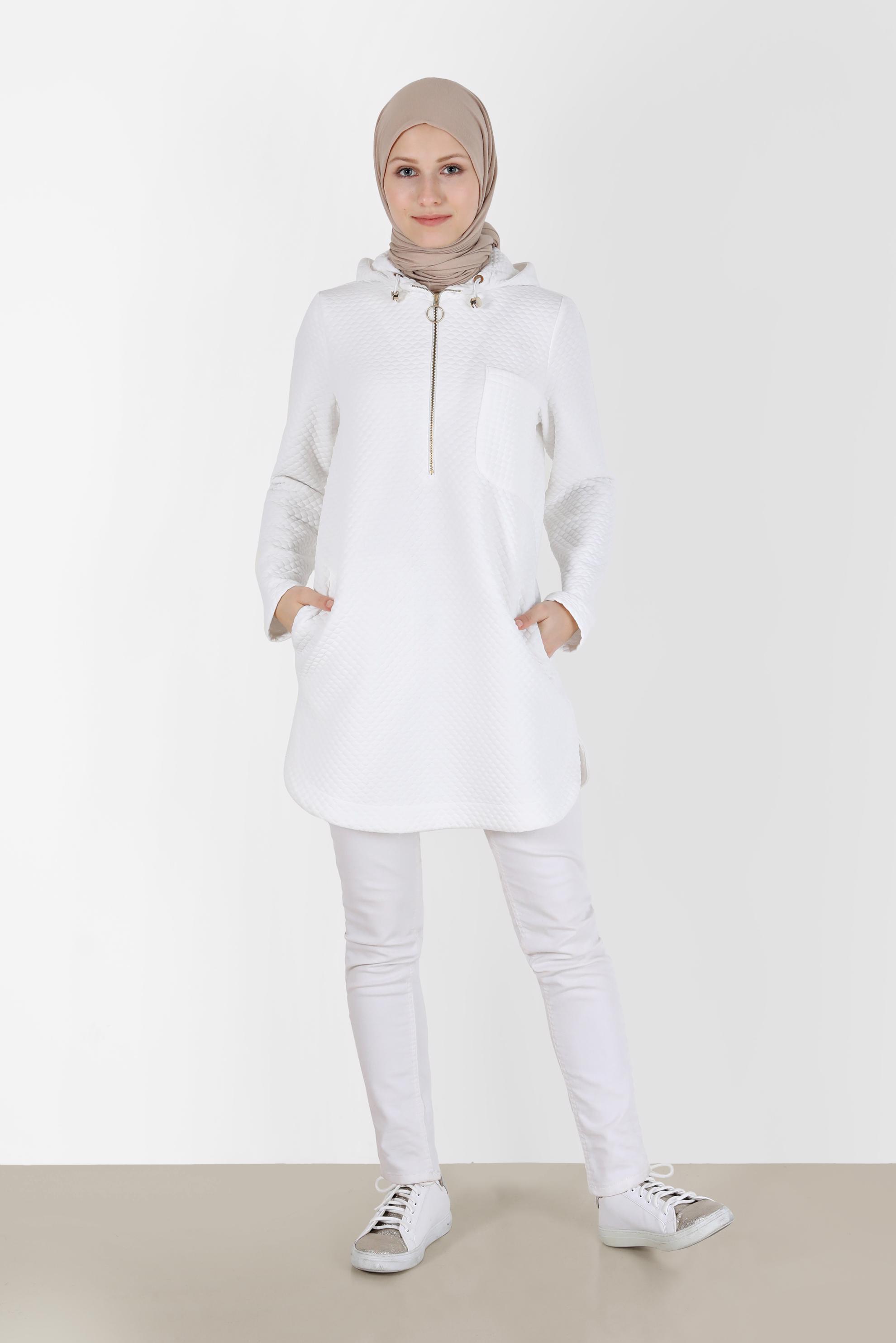 Tesettür giyim BEYAZ CEP DETAYLI KAPÜŞONLU KAPİTONE TUNİK 42373 