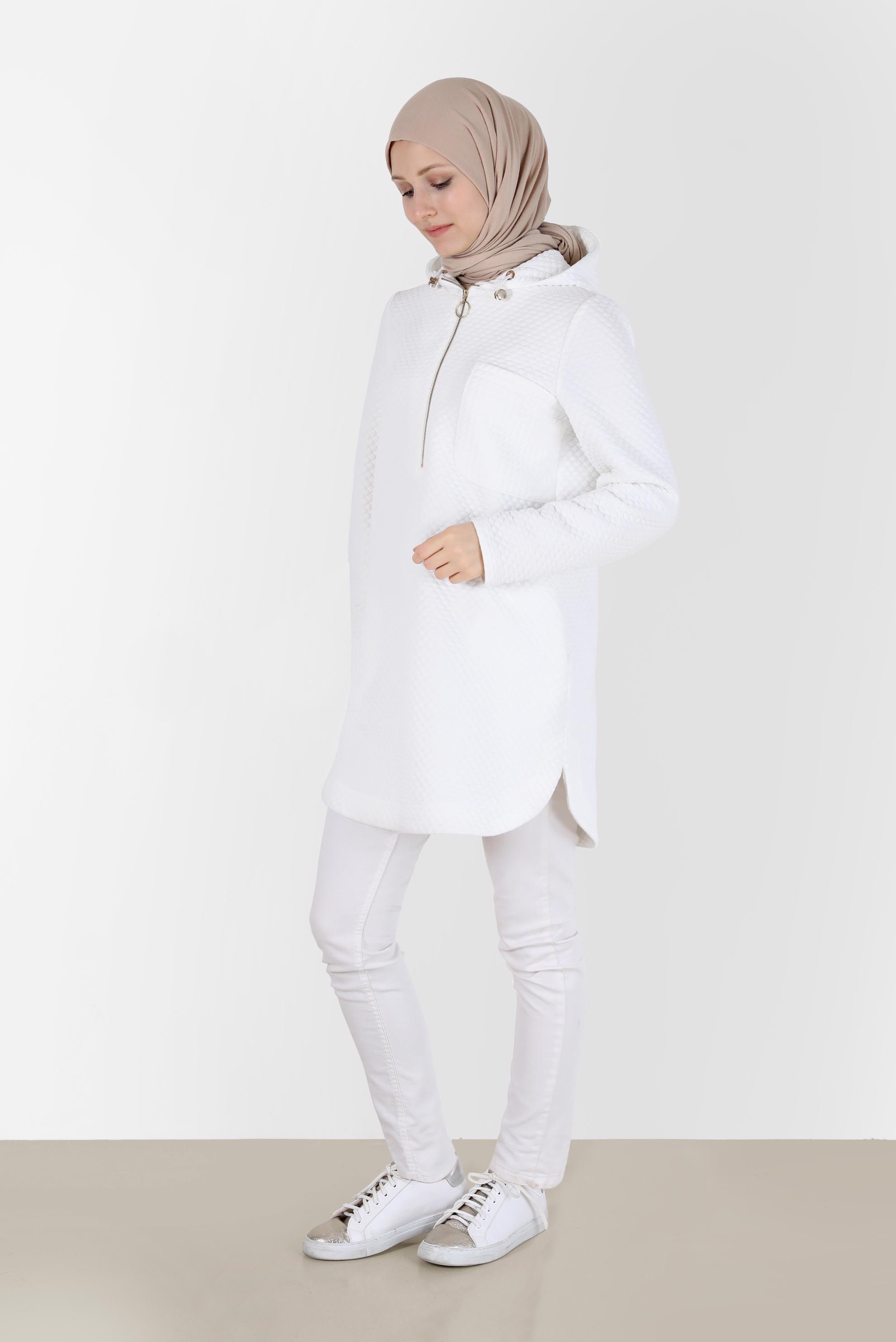 Tesettür giyim BEYAZ CEP DETAYLI KAPÜŞONLU KAPİTONE TUNİK 42373 