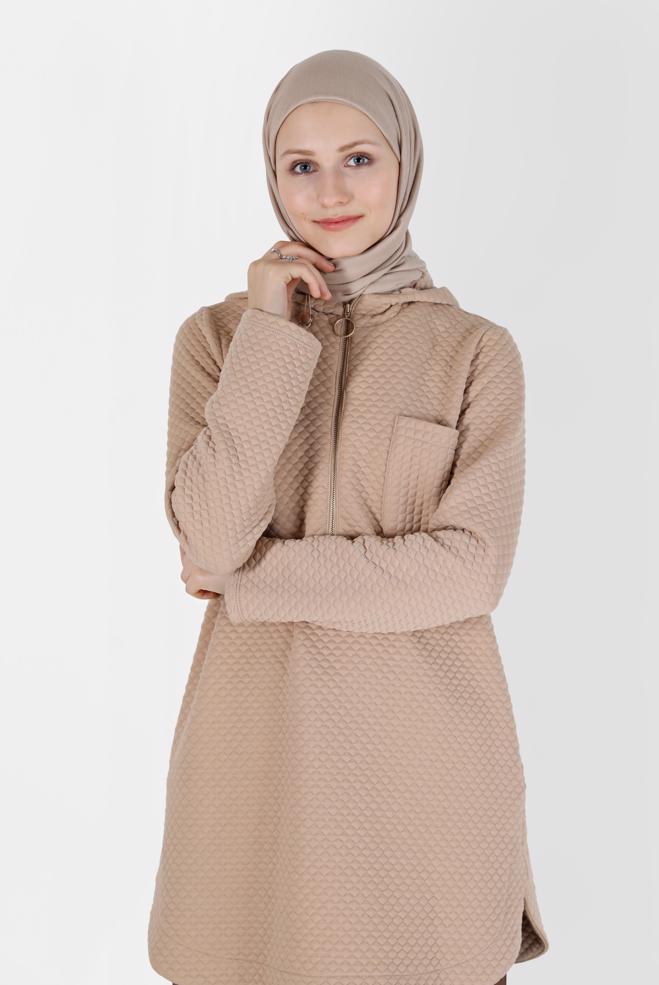 Tesettür giyim BEJ CEP DETAYLI KAPÜŞONLU KAPİTONE TUNİK 42373  - ALVİNA