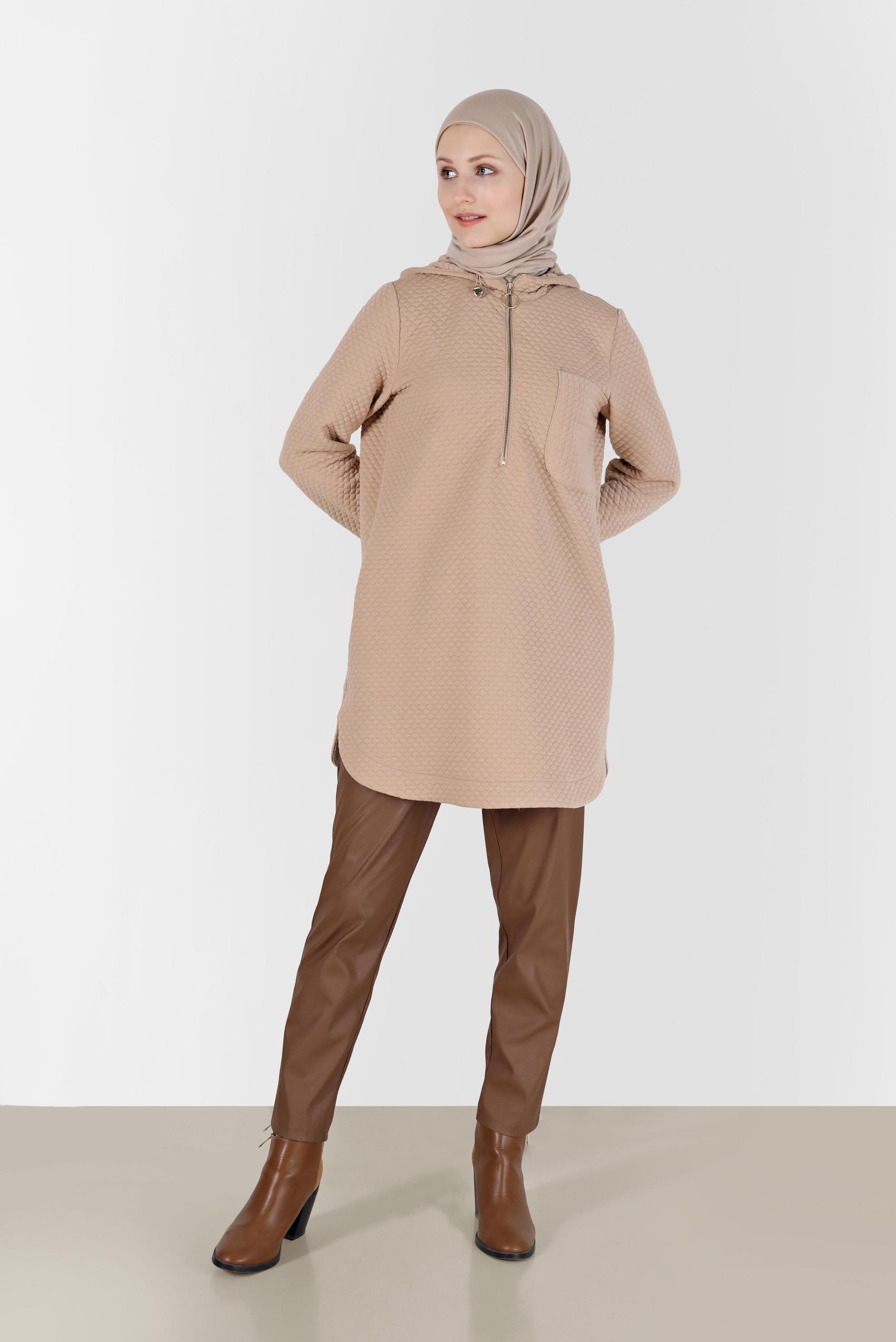 Tesettür giyim BEJ CEP DETAYLI KAPÜŞONLU KAPİTONE TUNİK 42373 