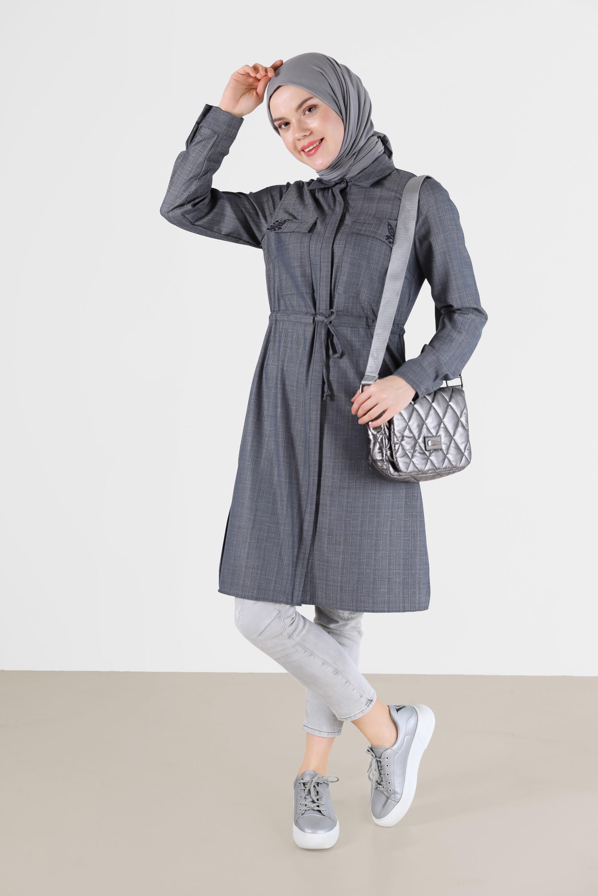 Tesettür giyim LACİVERT NAKIŞ DETAYLI BELDEN BAĞLAMALI TUNİK 42375 