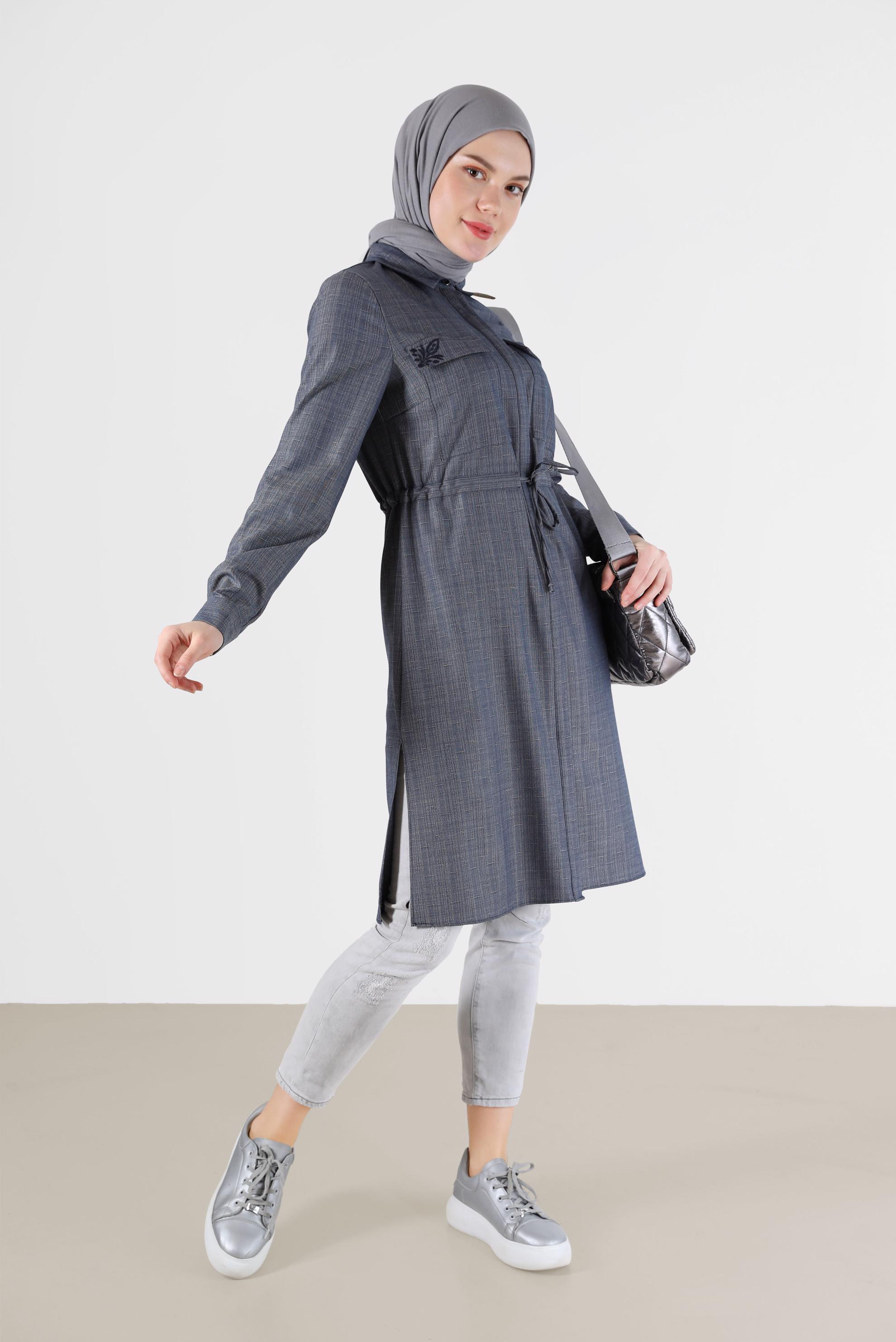 Tesettür giyim LACİVERT NAKIŞ DETAYLI BELDEN BAĞLAMALI TUNİK 42375 