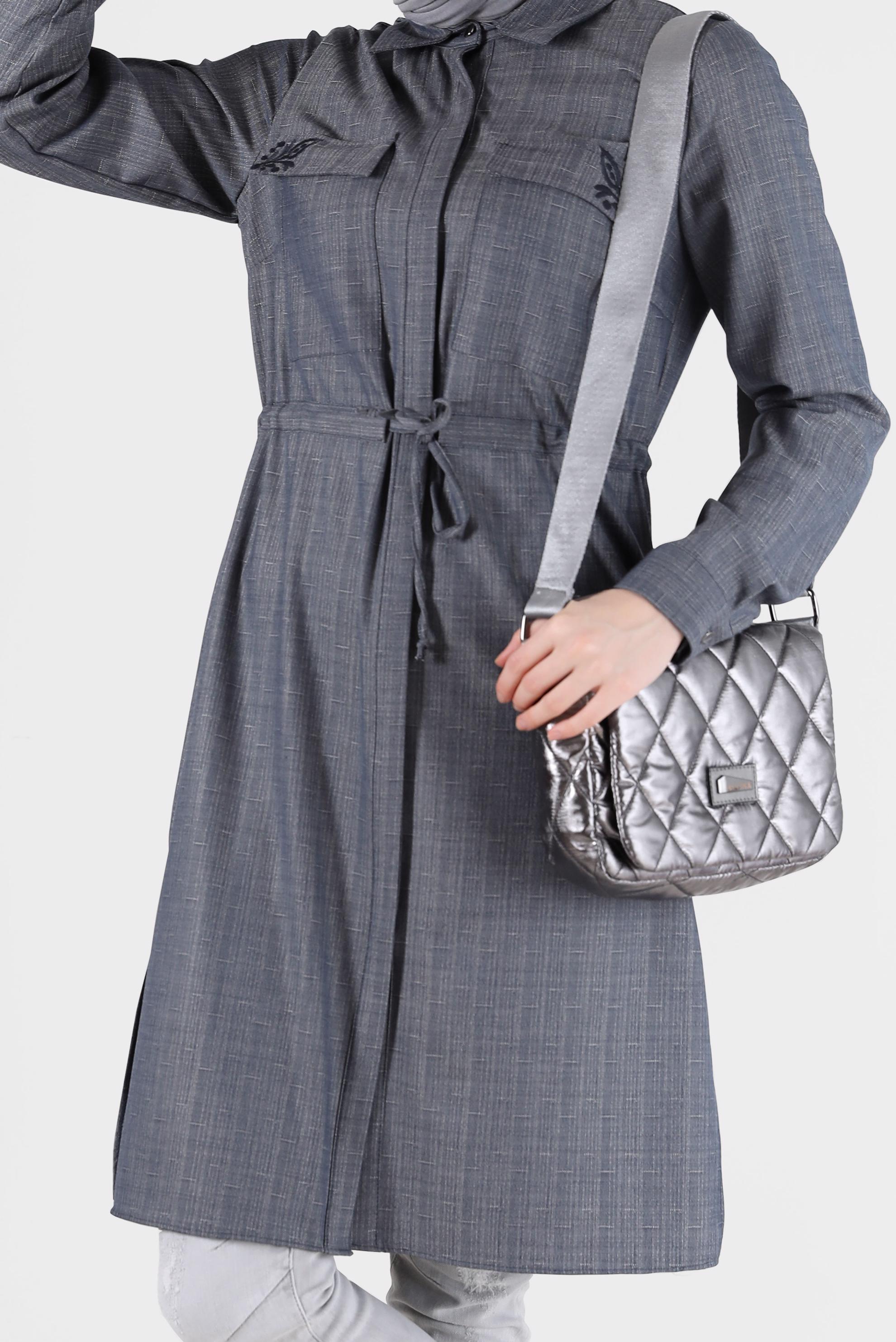 Tesettür giyim LACİVERT NAKIŞ DETAYLI BELDEN BAĞLAMALI TUNİK 42375 