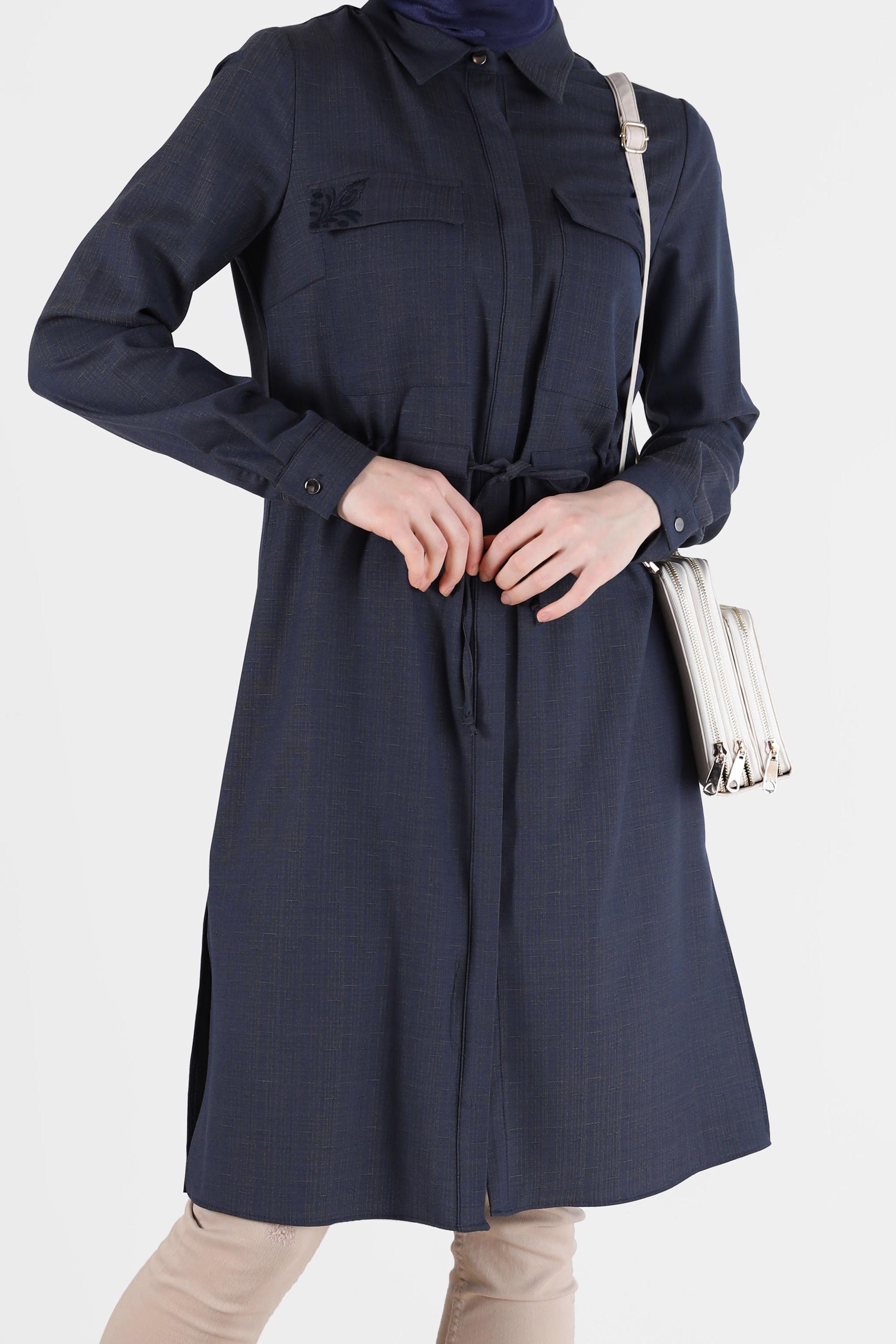 Tesettür giyim MAVİ NAKIŞ DETAYLI BELDEN BAĞLAMALI TUNİK 42375 