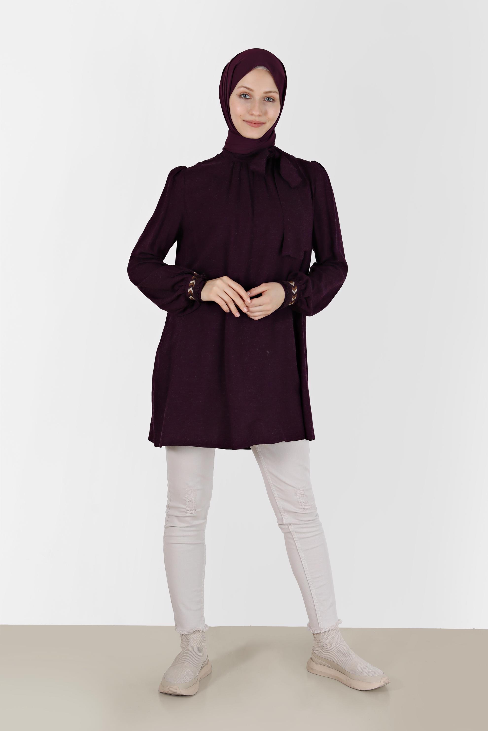 Tesettür giyim MOR MANŞETLERİ İŞLEMELİ VE PÜSKÜLLÜ FİYONK DETAYLI TUNİK 42376 