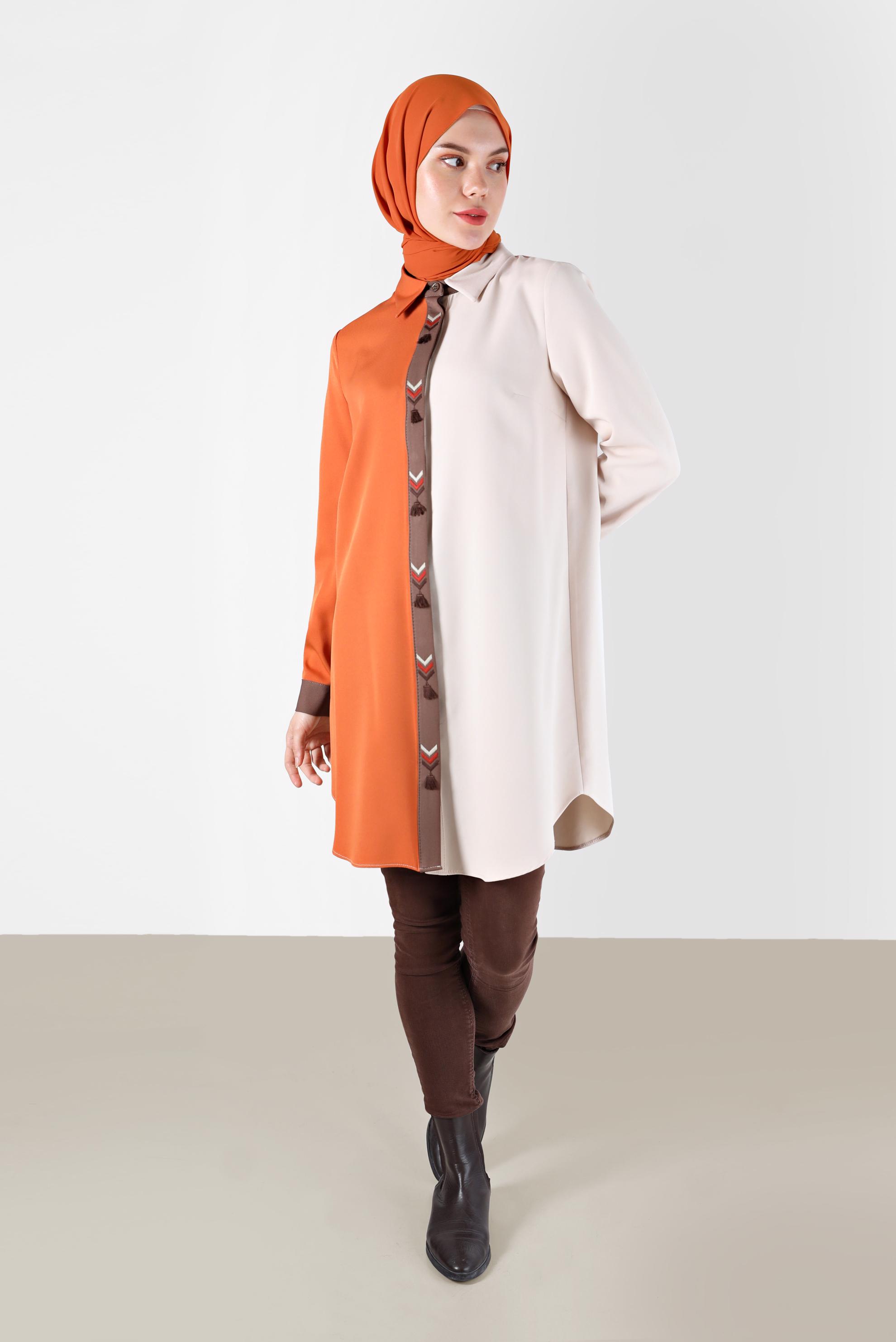 Tesettür giyim TURUNCU İŞLEMELİ PÜSKÜL DETAYLI ÇOK RENKLİ TUNİK 42378 