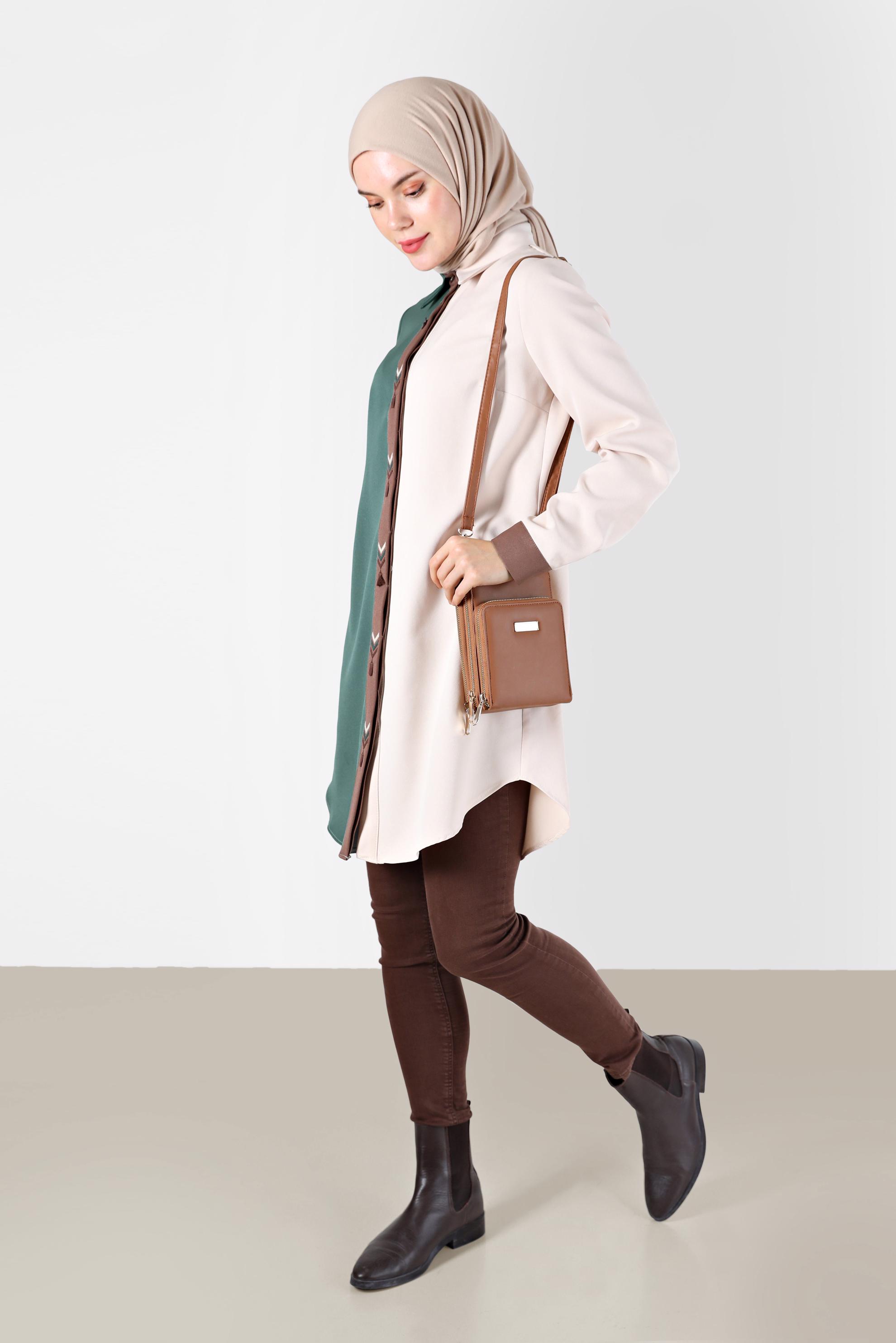 Tesettür giyim YEŞİL İŞLEMELİ PÜSKÜL DETAYLI ÇOK RENKLİ TUNİK 42378 