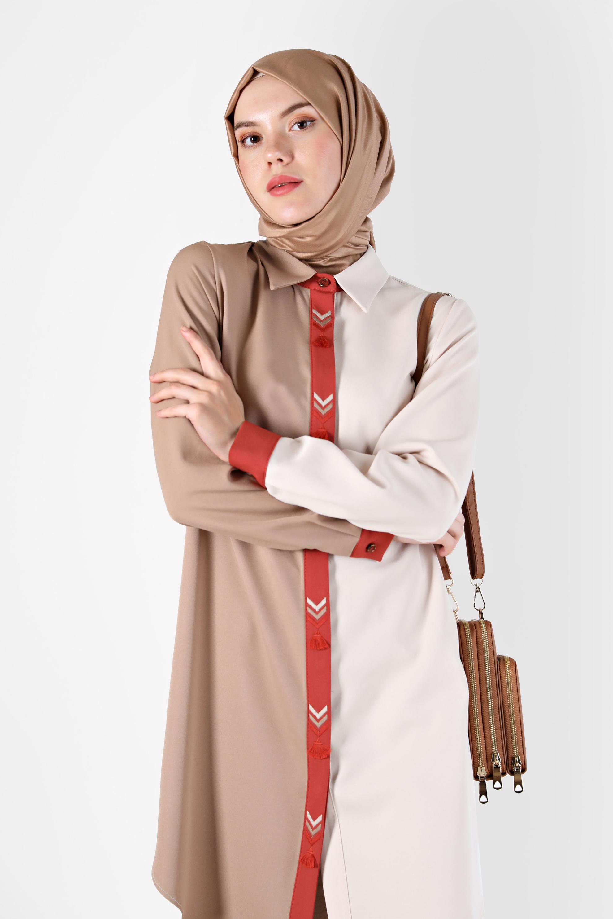 Tesettür giyim KAHVE İŞLEMELİ PÜSKÜL DETAYLI ÇOK RENKLİ TUNİK 42378 