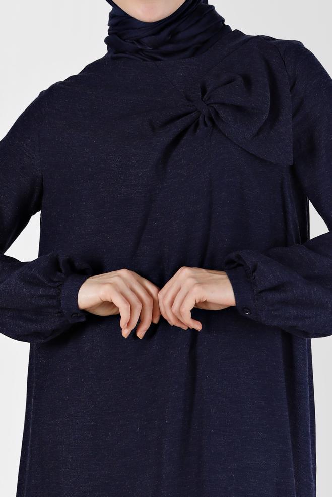 Tesettür giyim LACİVERT KURDELE DETAYLI ARKADAN FERMUARLI TUNİK 42394  - ALVİNA