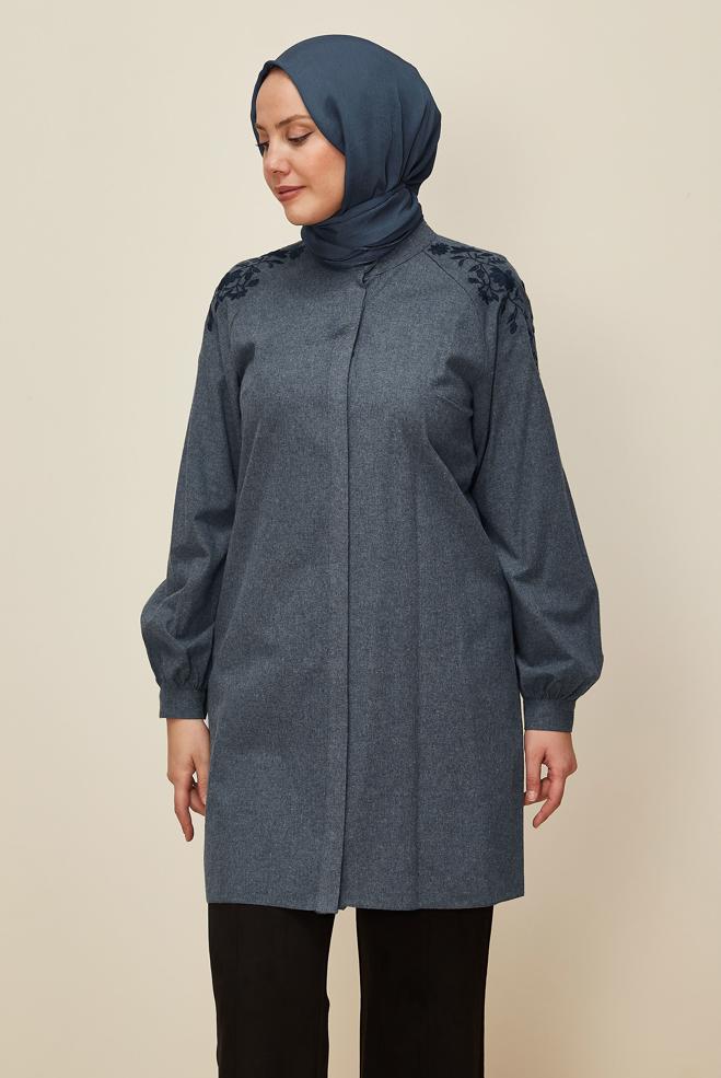 Tesettür giyim LACİVERT OMUZLARI NAKIŞLI GİZLİ DÜĞMELİ TUNİK 42395  - ALVİNA