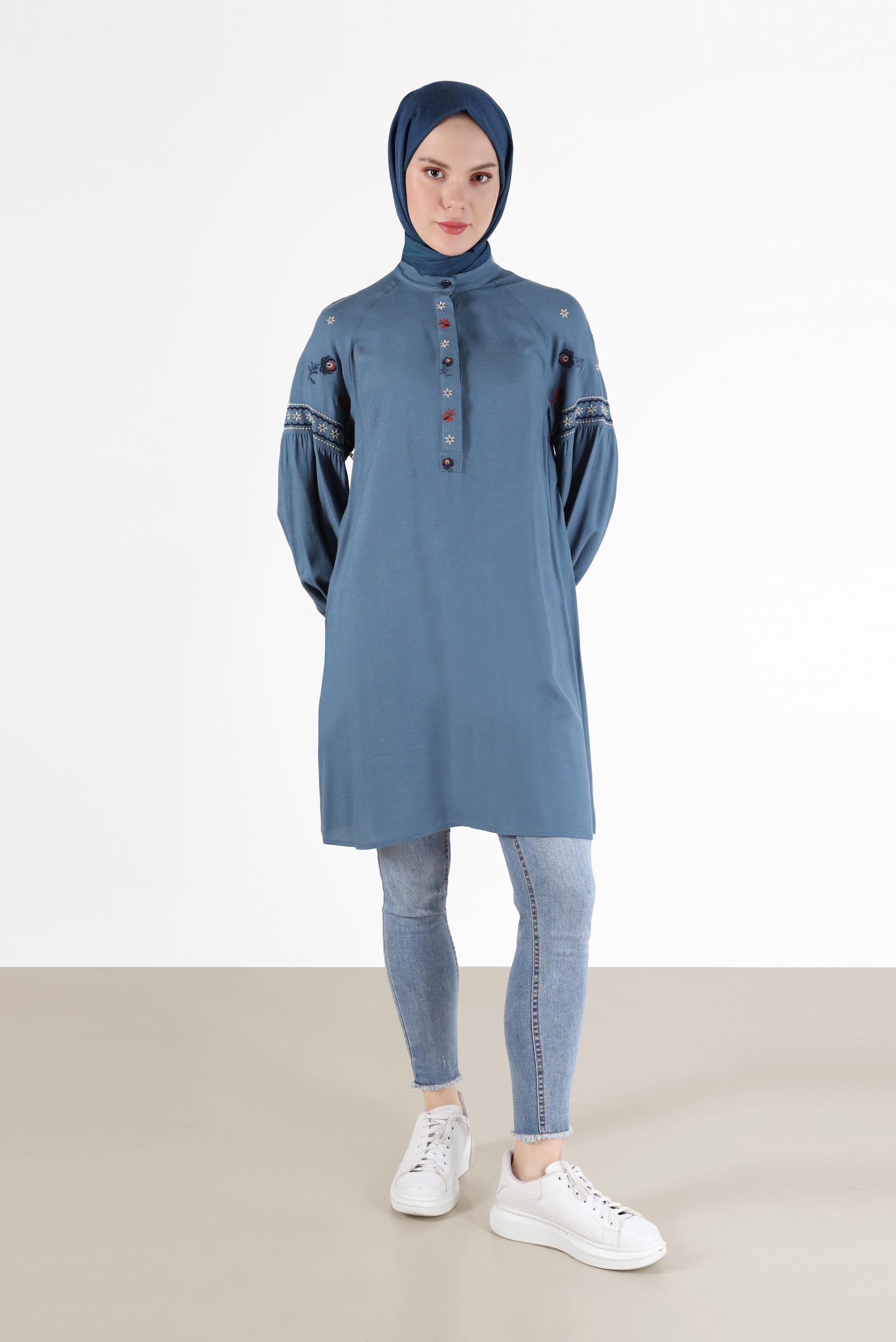 Tesettür giyim MAVİ İŞLEME DETAYLI GİZLİ DÜĞMELİ TUNİK 42396 