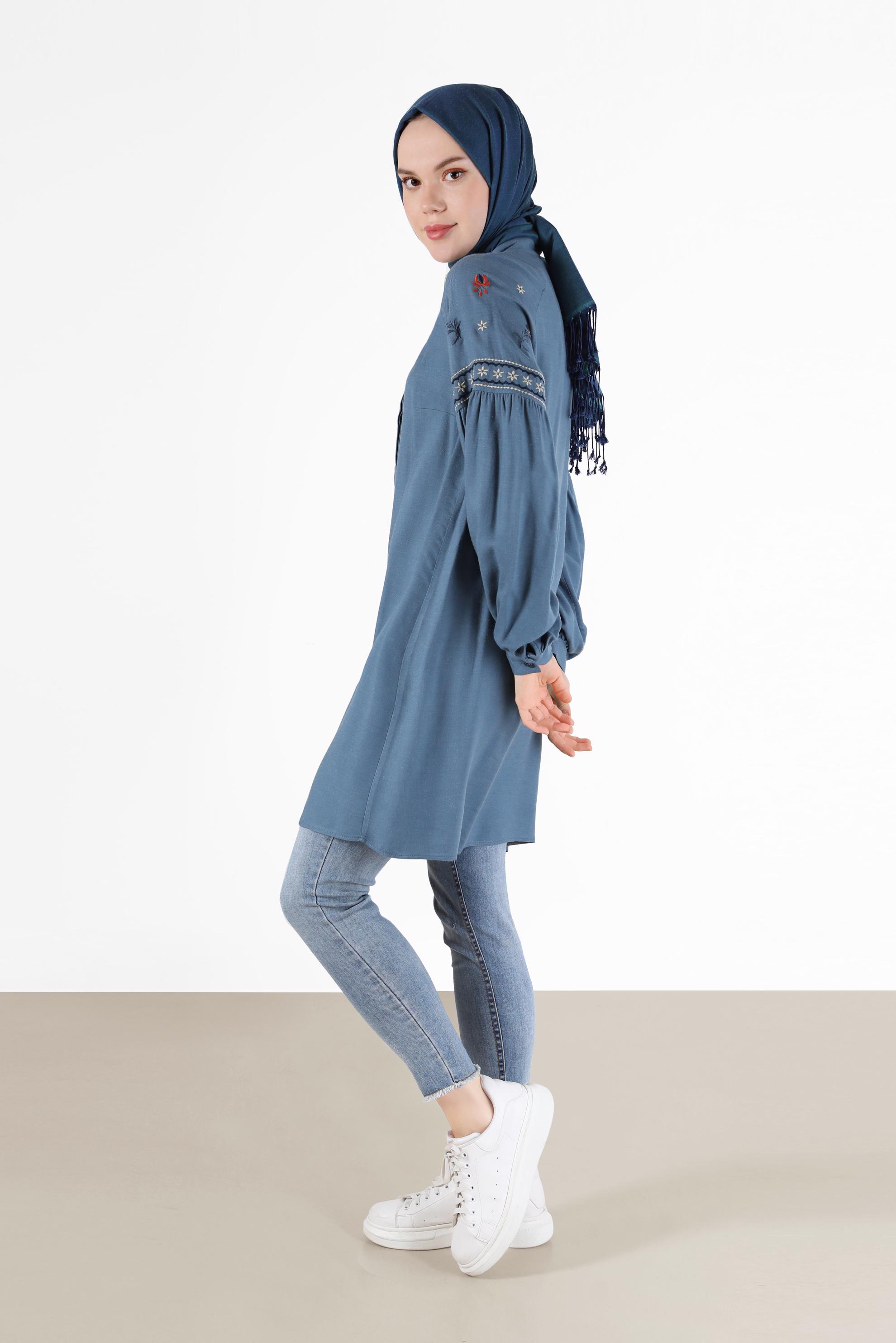 Tesettür giyim MAVİ İŞLEME DETAYLI GİZLİ DÜĞMELİ TUNİK 42396 