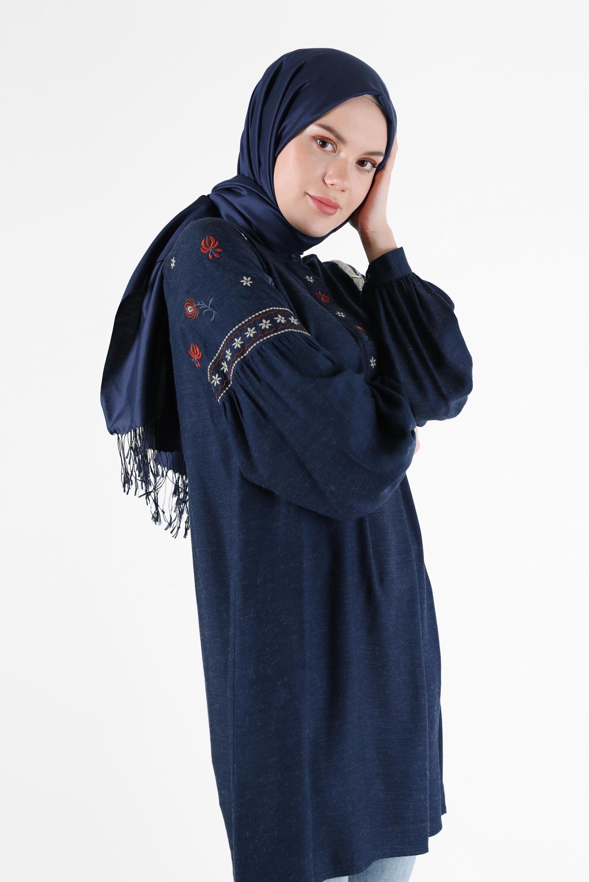 Tesettür giyim LACİVERT İŞLEME DETAYLI GİZLİ DÜĞMELİ TUNİK 42396 