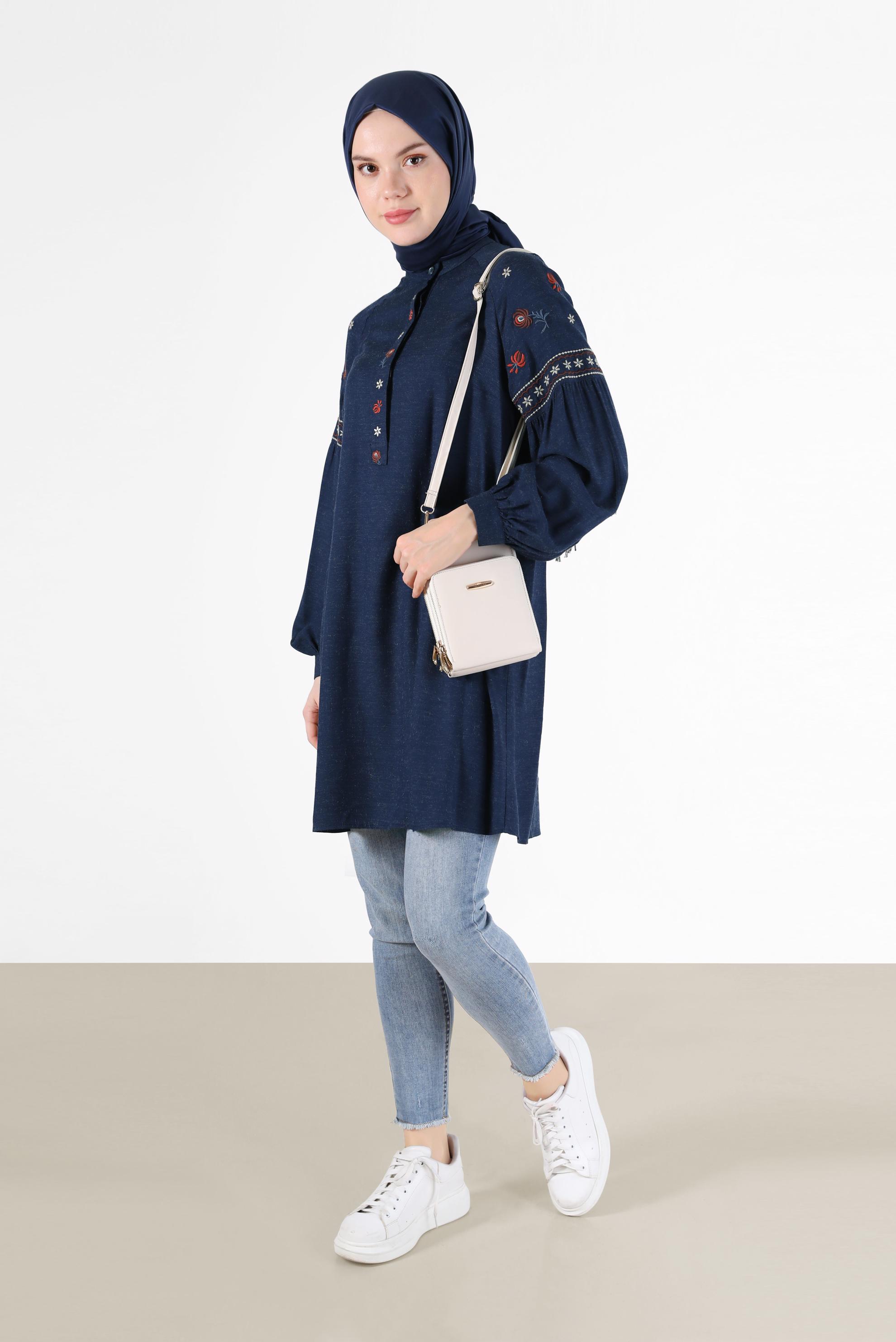 Tesettür giyim LACİVERT İŞLEME DETAYLI GİZLİ DÜĞMELİ TUNİK 42396 