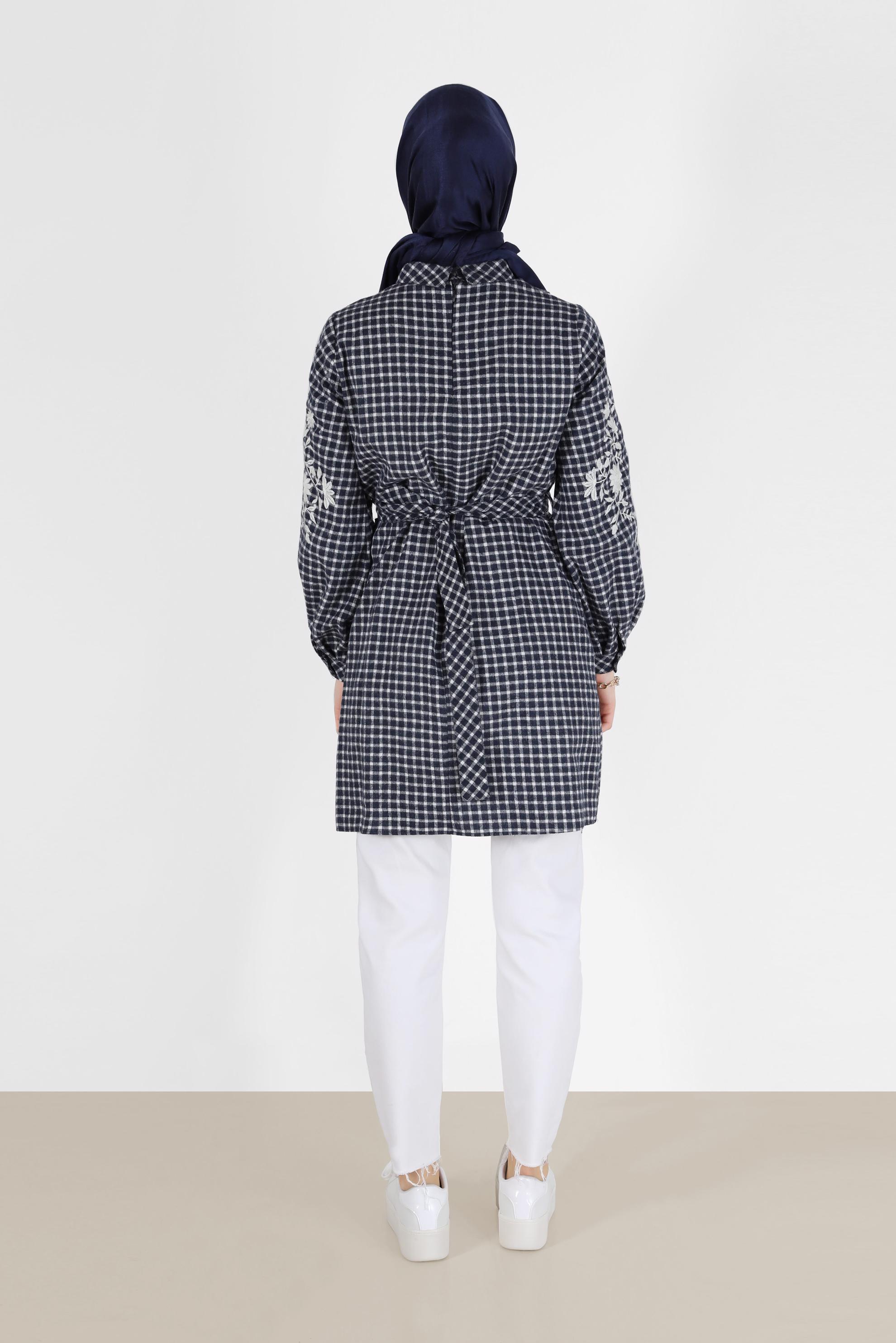 Tesettür giyim LACİVERT KOLLARI NAKIŞLI ARKADAN BAĞLAMALI PÖTİKARE TUNİK 42398 