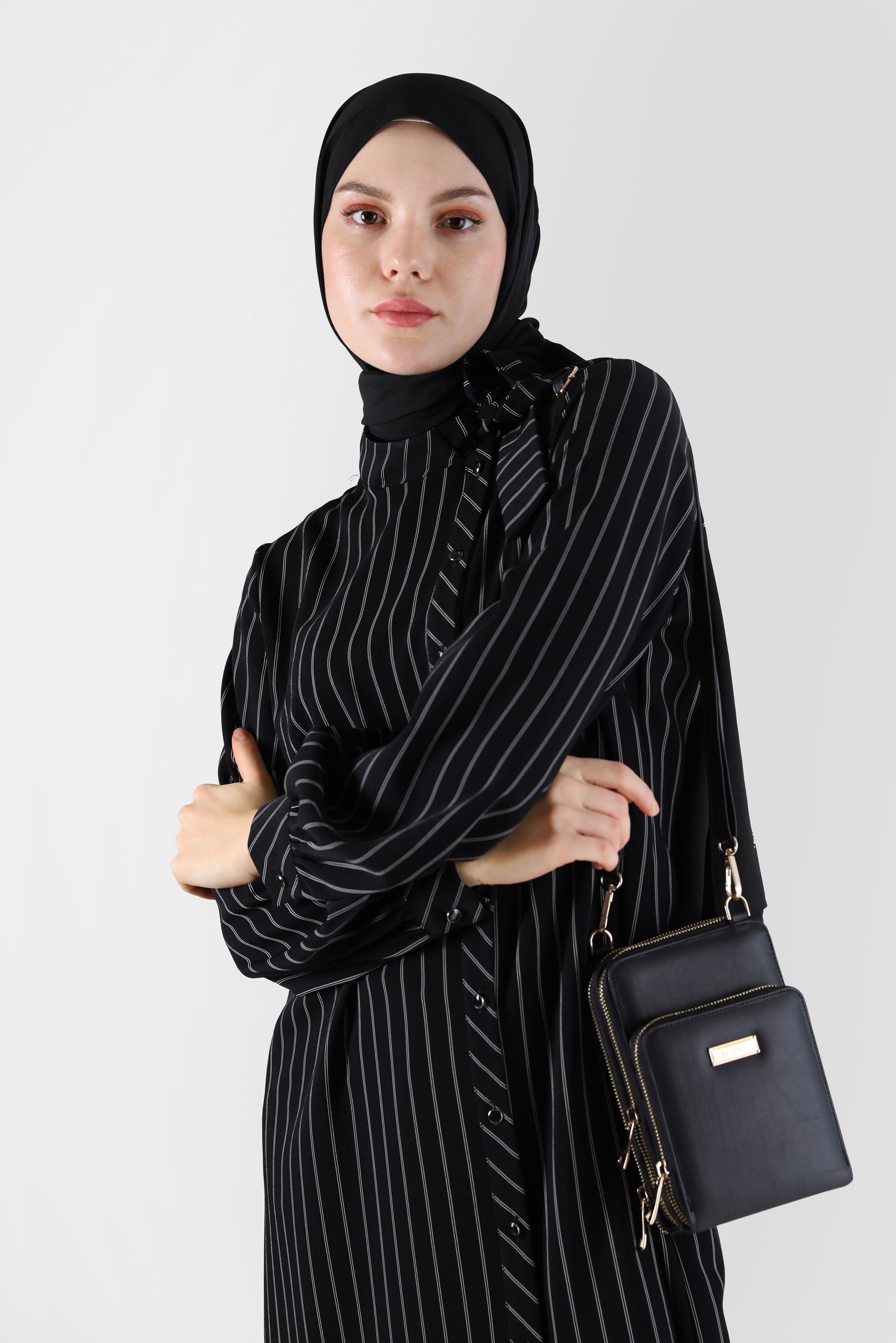 Tesettür giyim SİYAH YAKASI FİYONK DETAYLI ÇİZGİLİ TUNİK 42400 