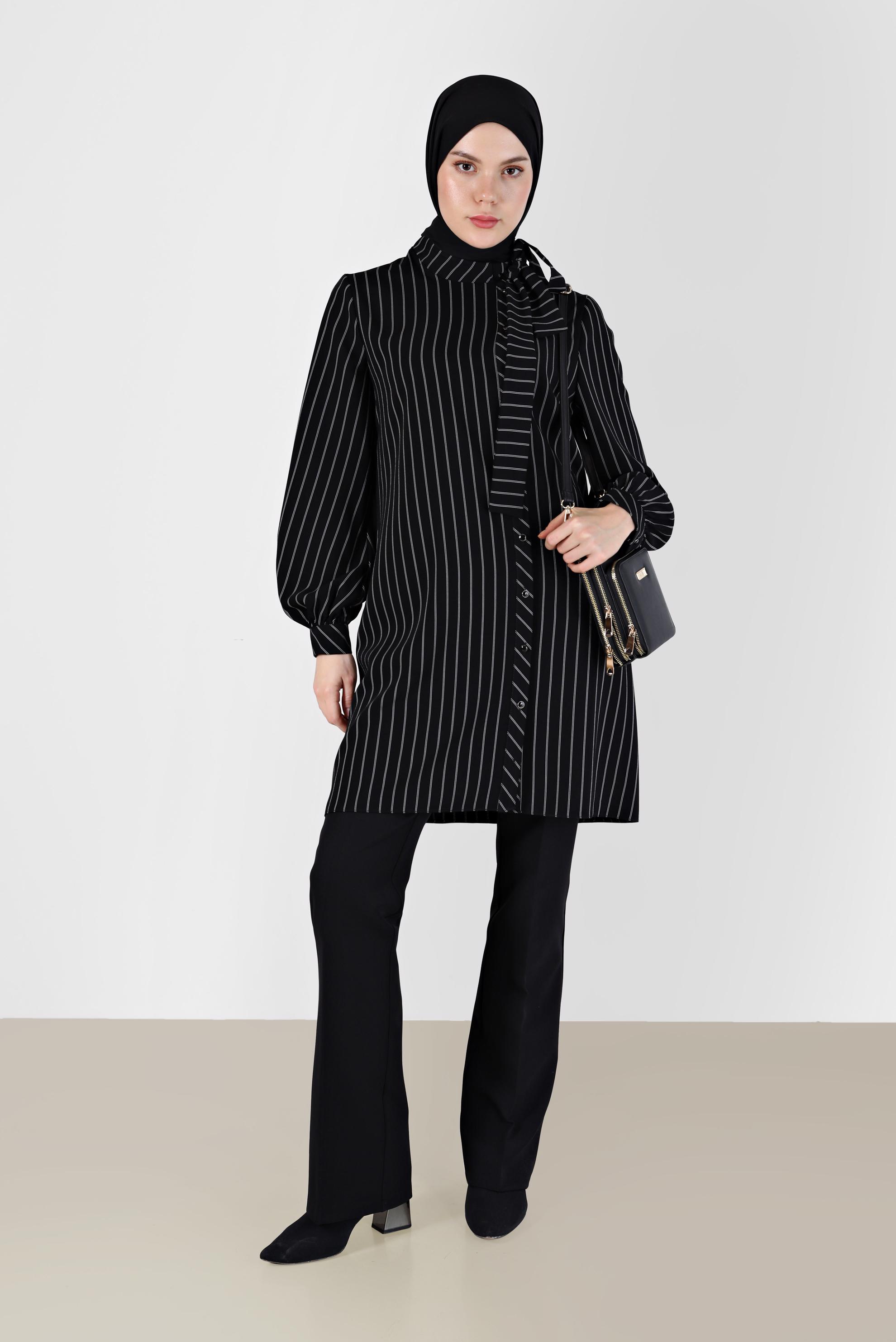 Tesettür giyim SİYAH YAKASI FİYONK DETAYLI ÇİZGİLİ TUNİK 42400 