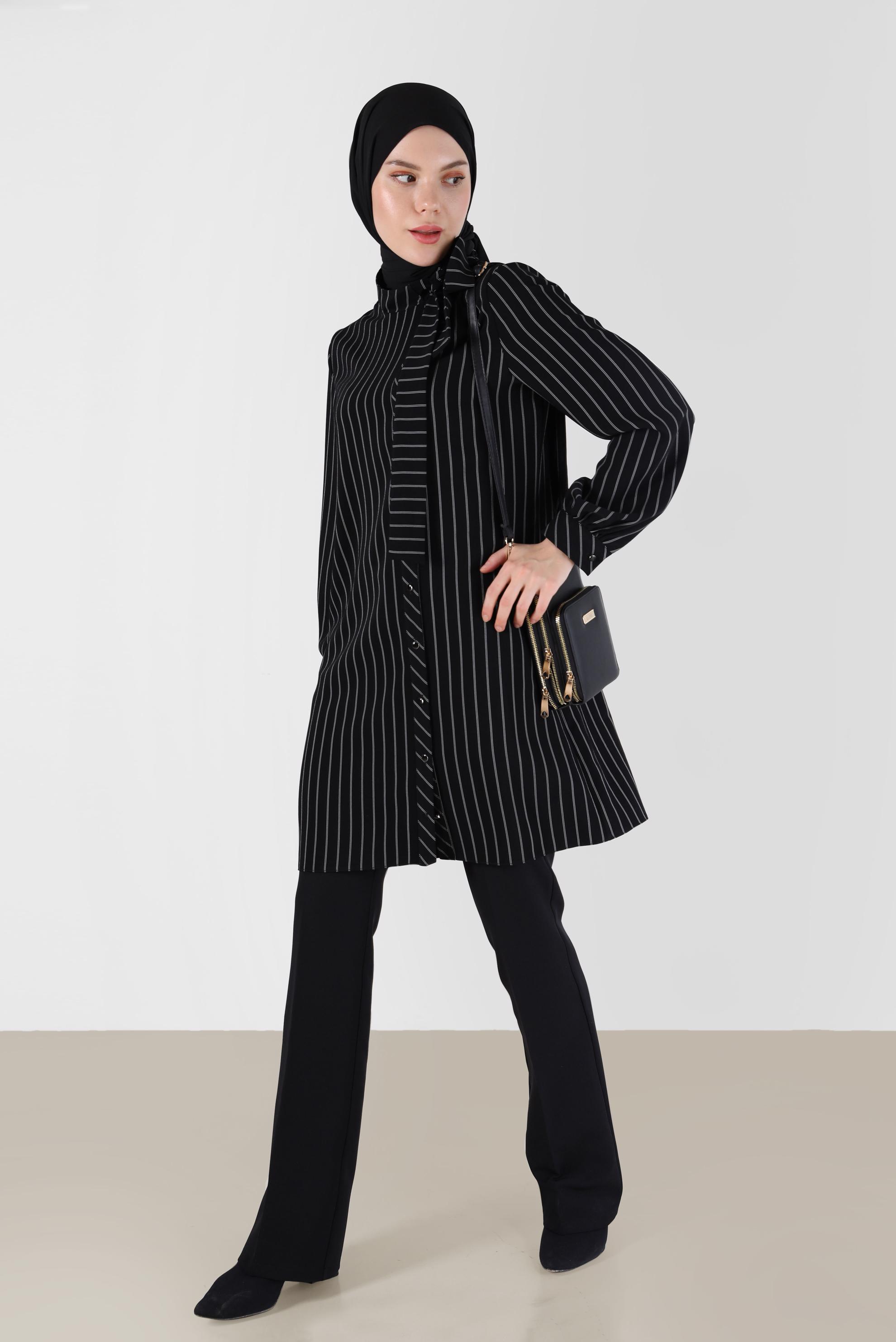 Tesettür giyim SİYAH YAKASI FİYONK DETAYLI ÇİZGİLİ TUNİK 42400 