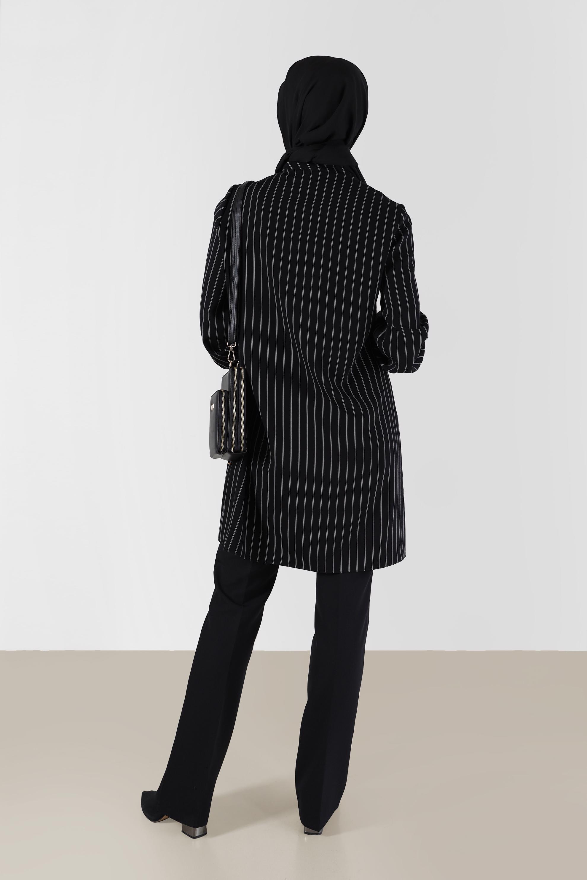 Tesettür giyim SİYAH YAKASI FİYONK DETAYLI ÇİZGİLİ TUNİK 42400 