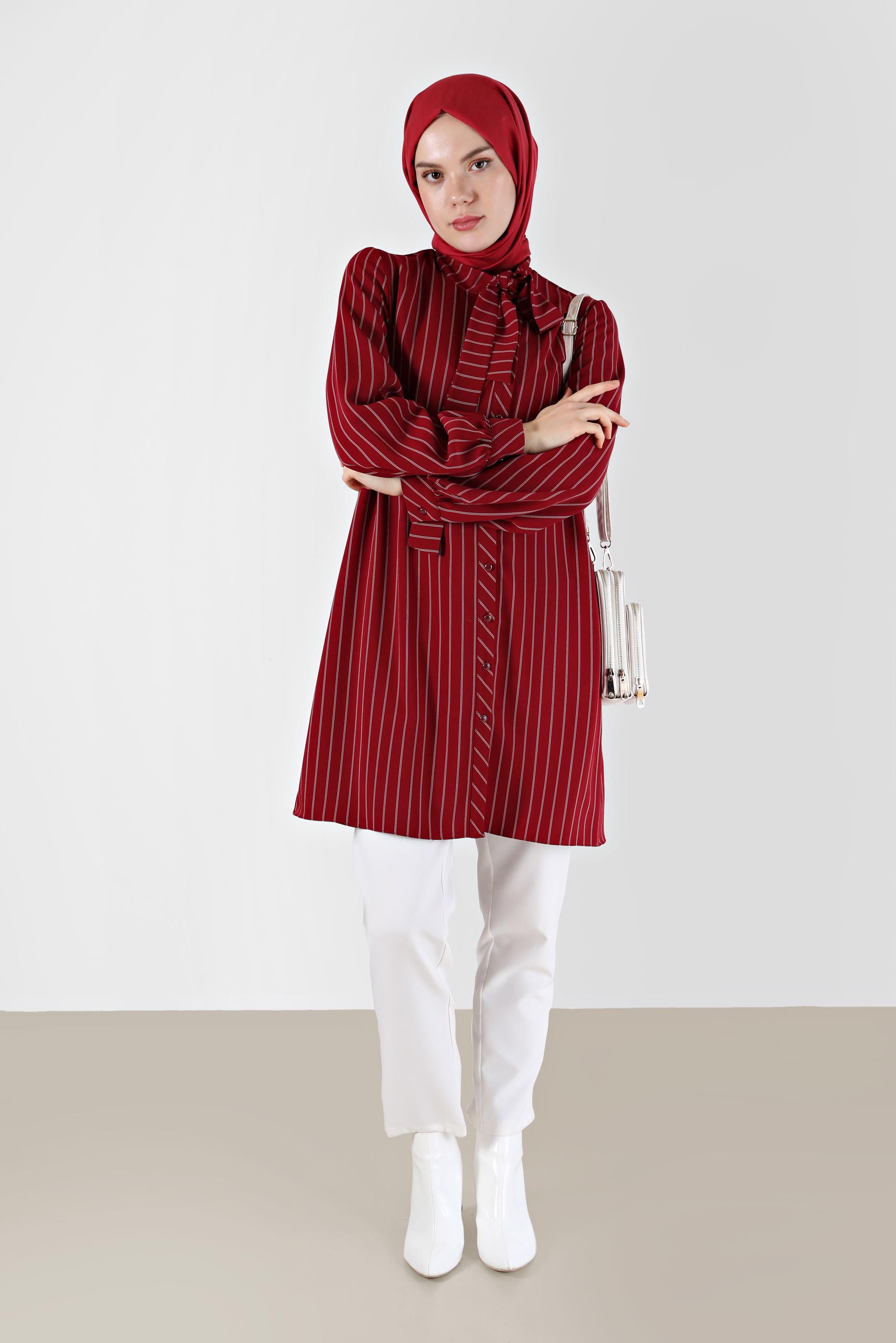 Tesettür giyim BORDO YAKASI FİYONK DETAYLI ÇİZGİLİ TUNİK 42400 