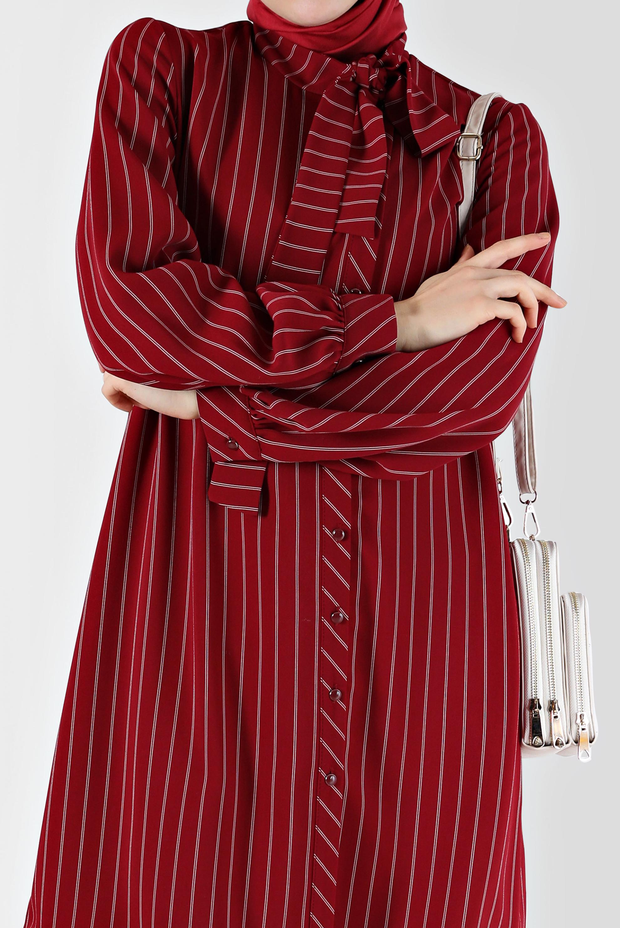 Tesettür giyim BORDO YAKASI FİYONK DETAYLI ÇİZGİLİ TUNİK 42400 