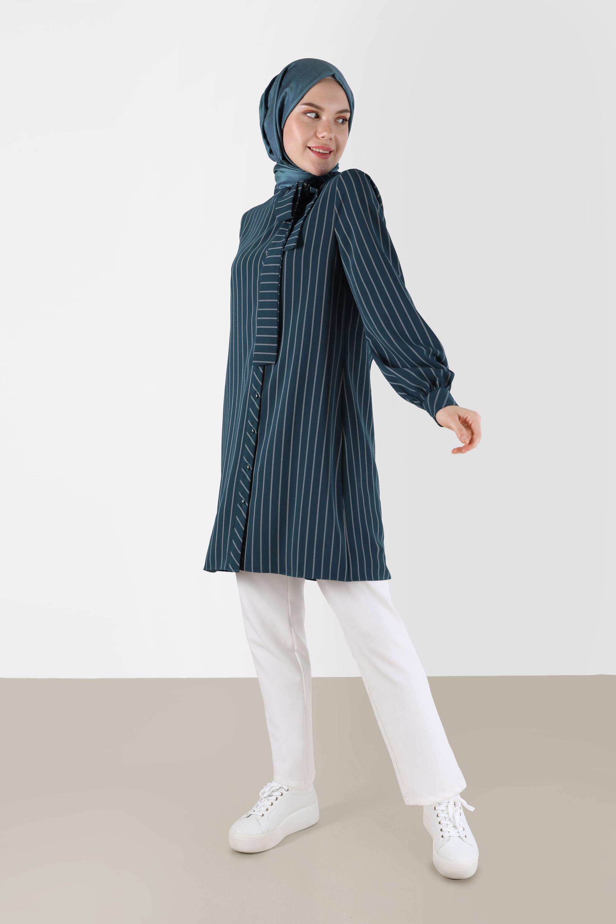 Tesettür giyim YEŞİL YAKASI FİYONK DETAYLI ÇİZGİLİ TUNİK 42400 